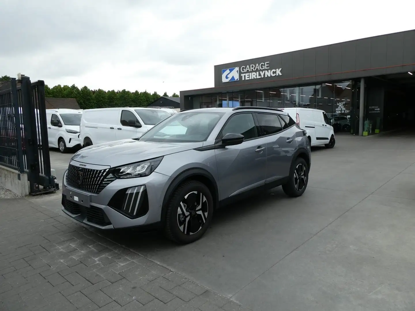 Peugeot 2008 1.2i 130pk Automaat Allure 360° BLIS ACC(60170) Grijs - 2