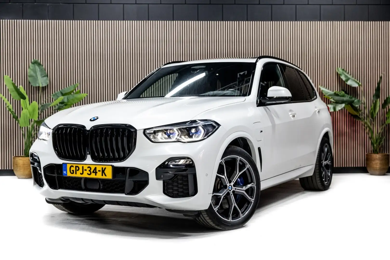 BMW X5 (g05) xDrive45e 394pk | HuD | Skylounge | Driving Blanc - 1