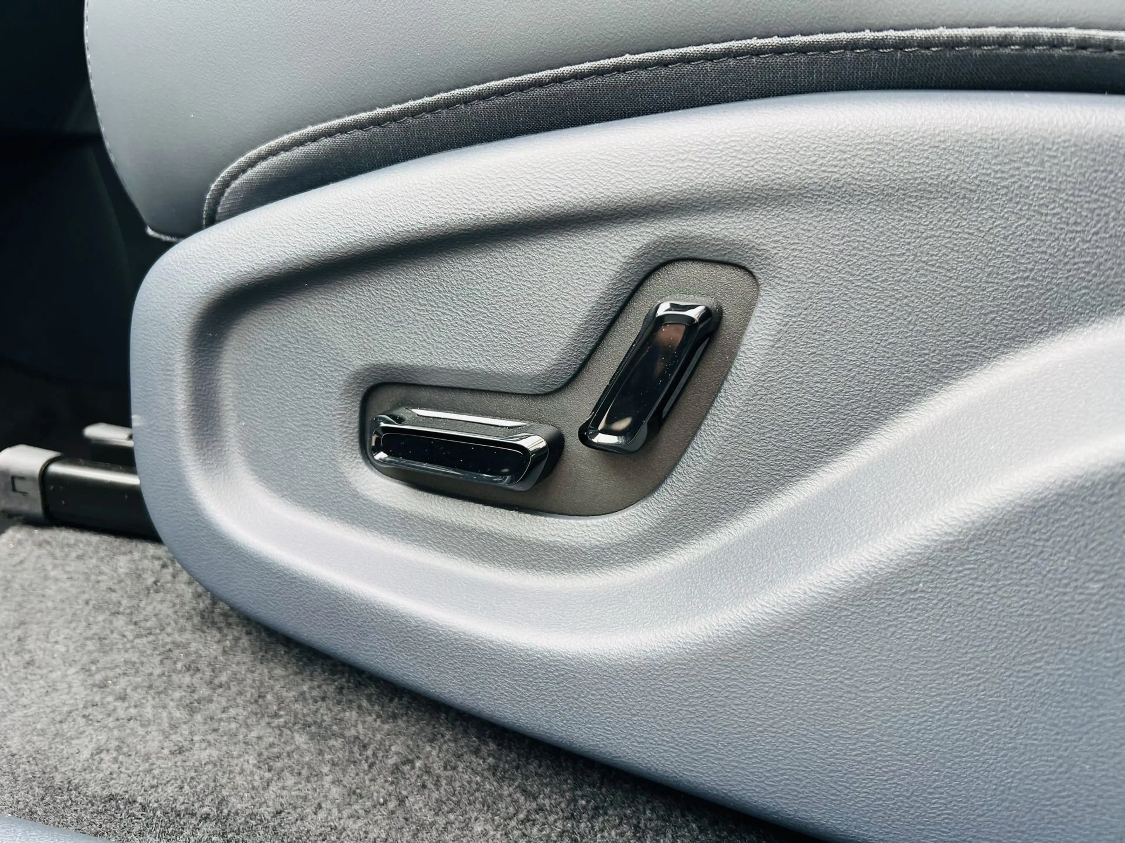 Geely Starray EM-i 1.5 PHEV / MAX+ / FULL / 29,8 KW / PANO / MASSAGE / HUD / 360 / LEDER — photo 8