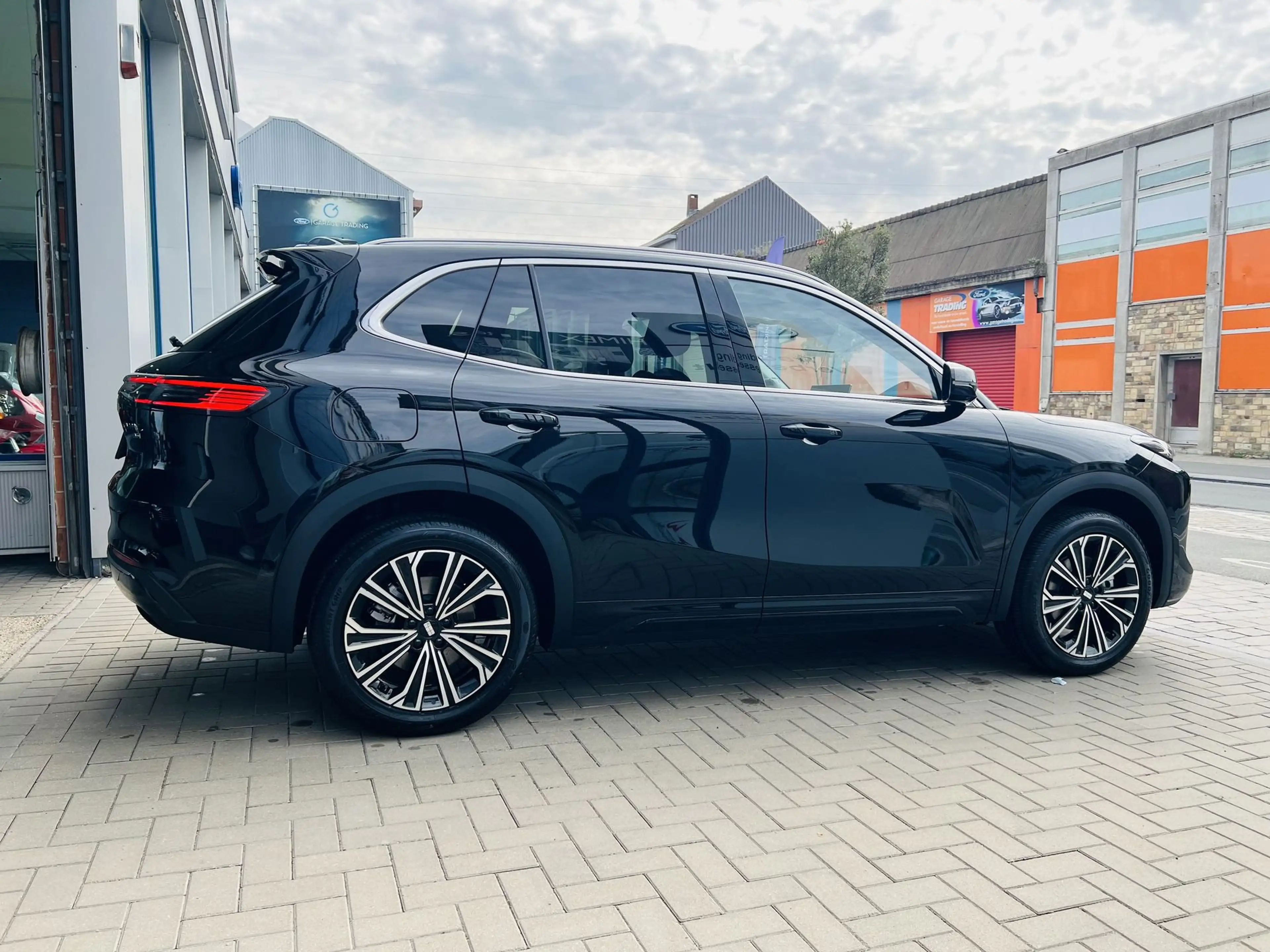 Geely Starray EM-i 1.5 PHEV / MAX+ / FULL / 29,8 KW / PANO / MASSAGE / HUD / 360 / LEDER — photo 5