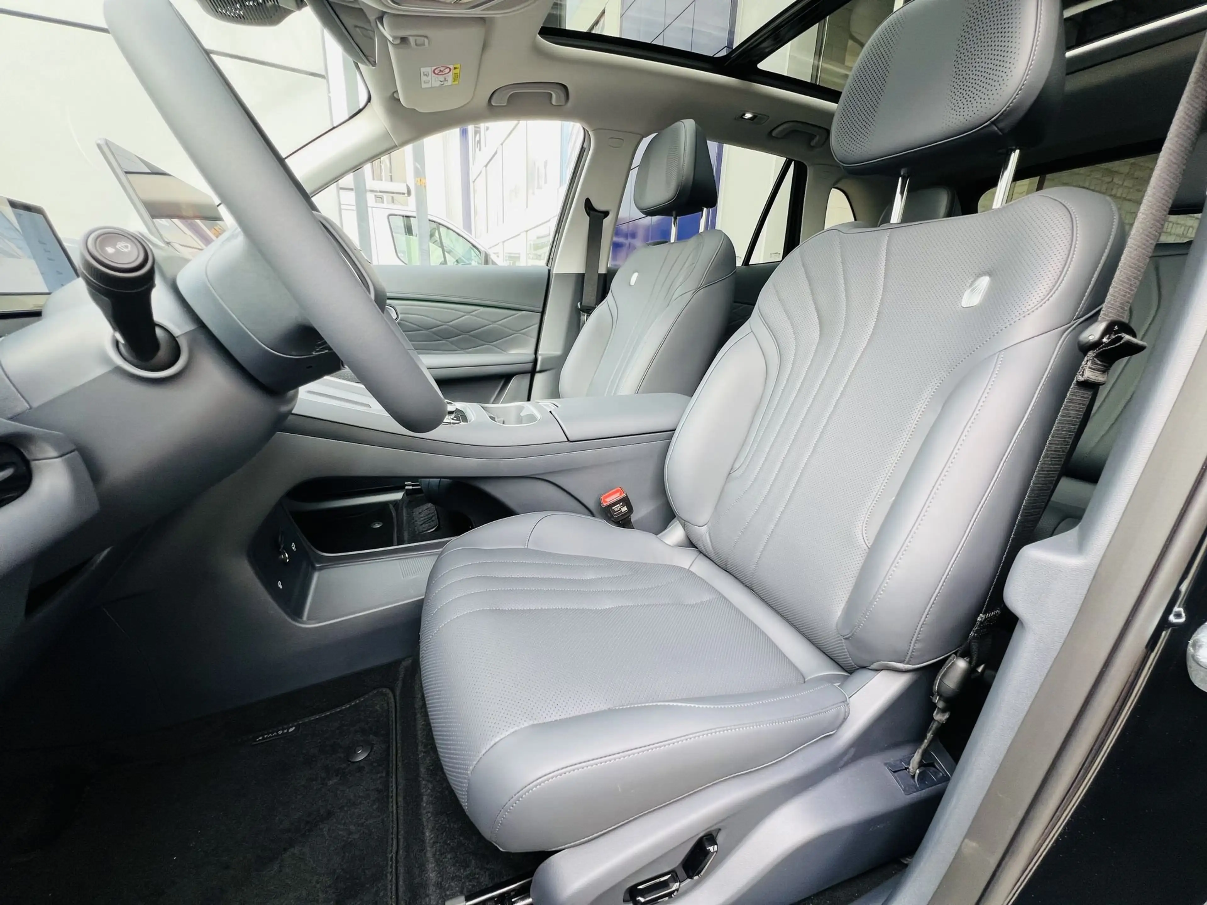 Geely Starray EM-i 1.5 PHEV / MAX+ / FULL / 29,8 KW / PANO / MASSAGE / HUD / 360 / LEDER — photo 7
