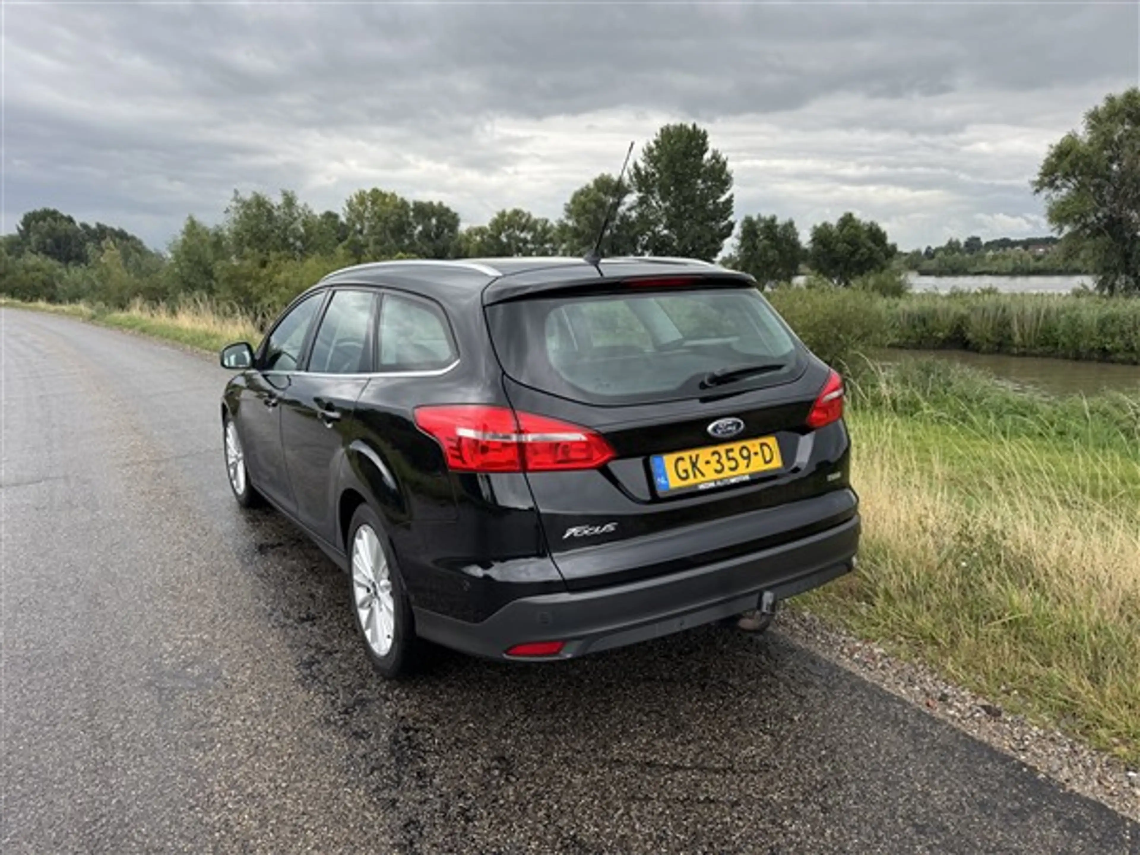 Ford Focus Wagon 1.0 Titanium Edition ECC.LMV.NAVI.PDC.TREKHA — photo 2
