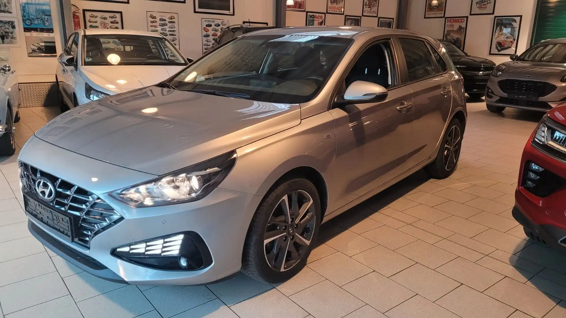Hyundai i30 1.0 T-GDI Hybrid Alu Navi Kamera Tempomat Silber - 1