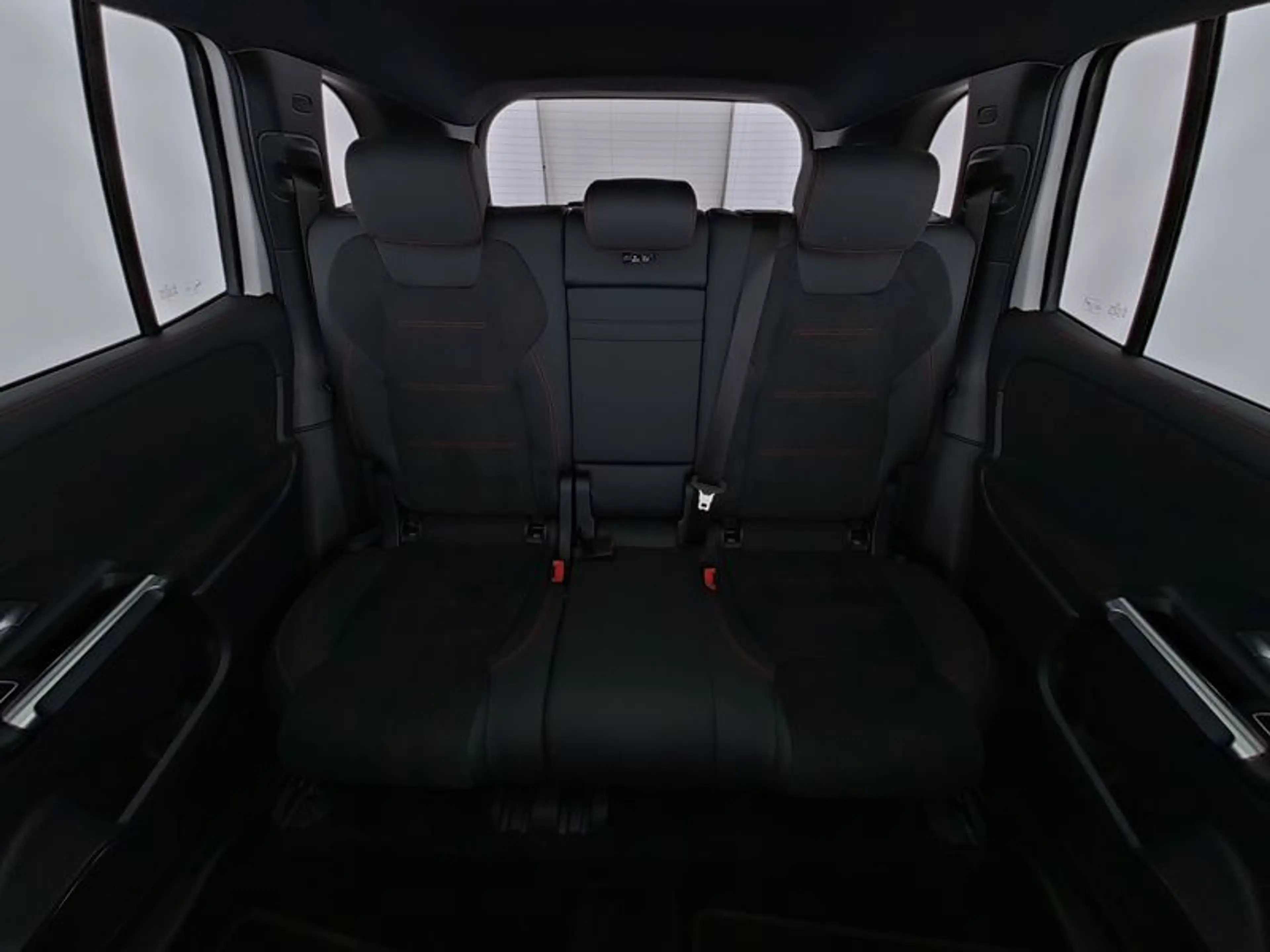 Mercedes-Benz EQB 250 + AMG PREMIUM 7-SITZER PANO DISTR BURM — photo 9