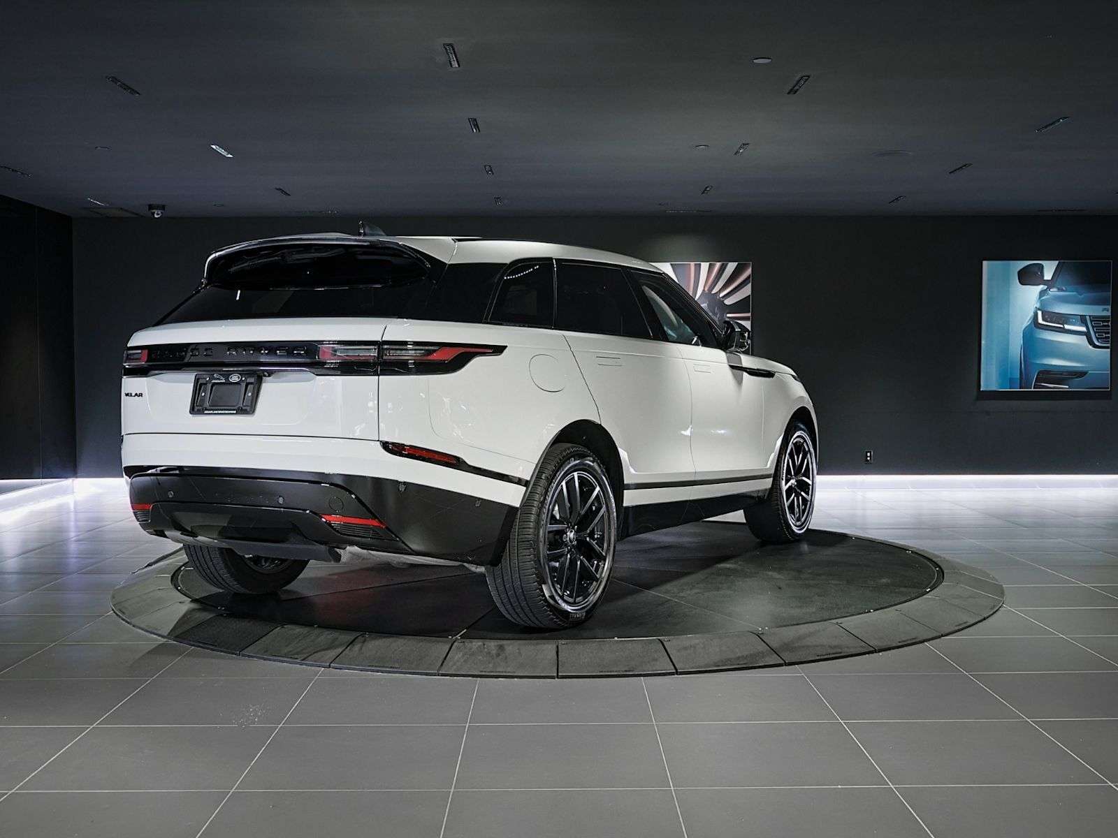 2026 Land Rover Range Rover Velar Dynamic SE | Sunroof | Navigation | Bluetooth | He — снимка 1