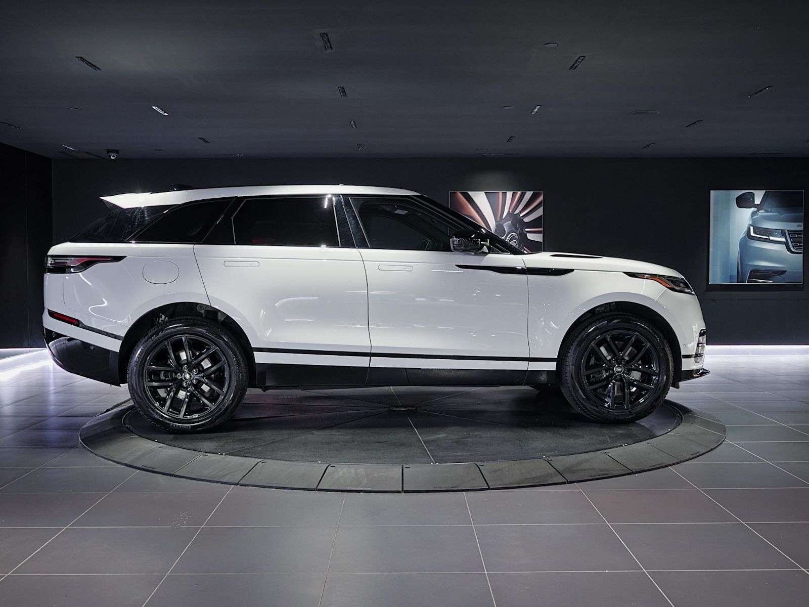 2026 Land Rover Range Rover Velar Dynamic SE | Sunroof | Navigation | Bluetooth | He — снимка 1