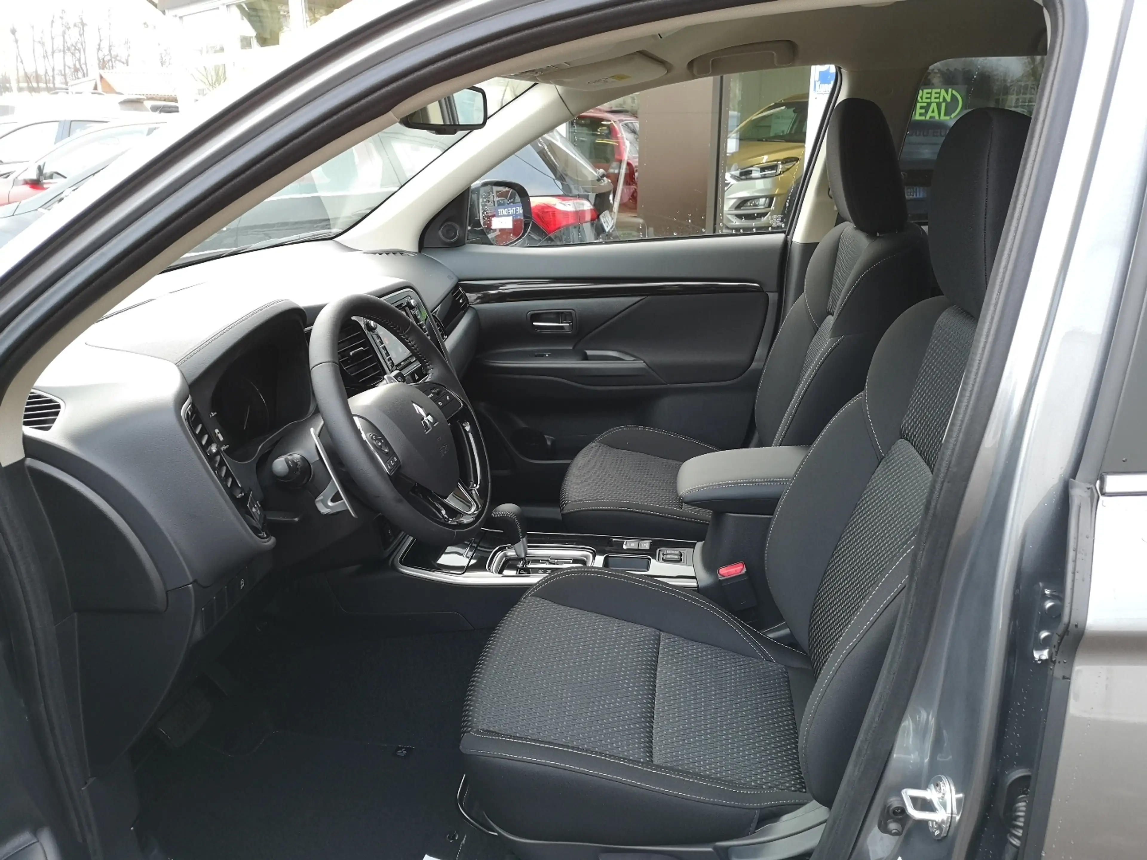 Mitsubishi Outlander Active 2.0 MIVEC ClearTec 2WD CVT — photo 7