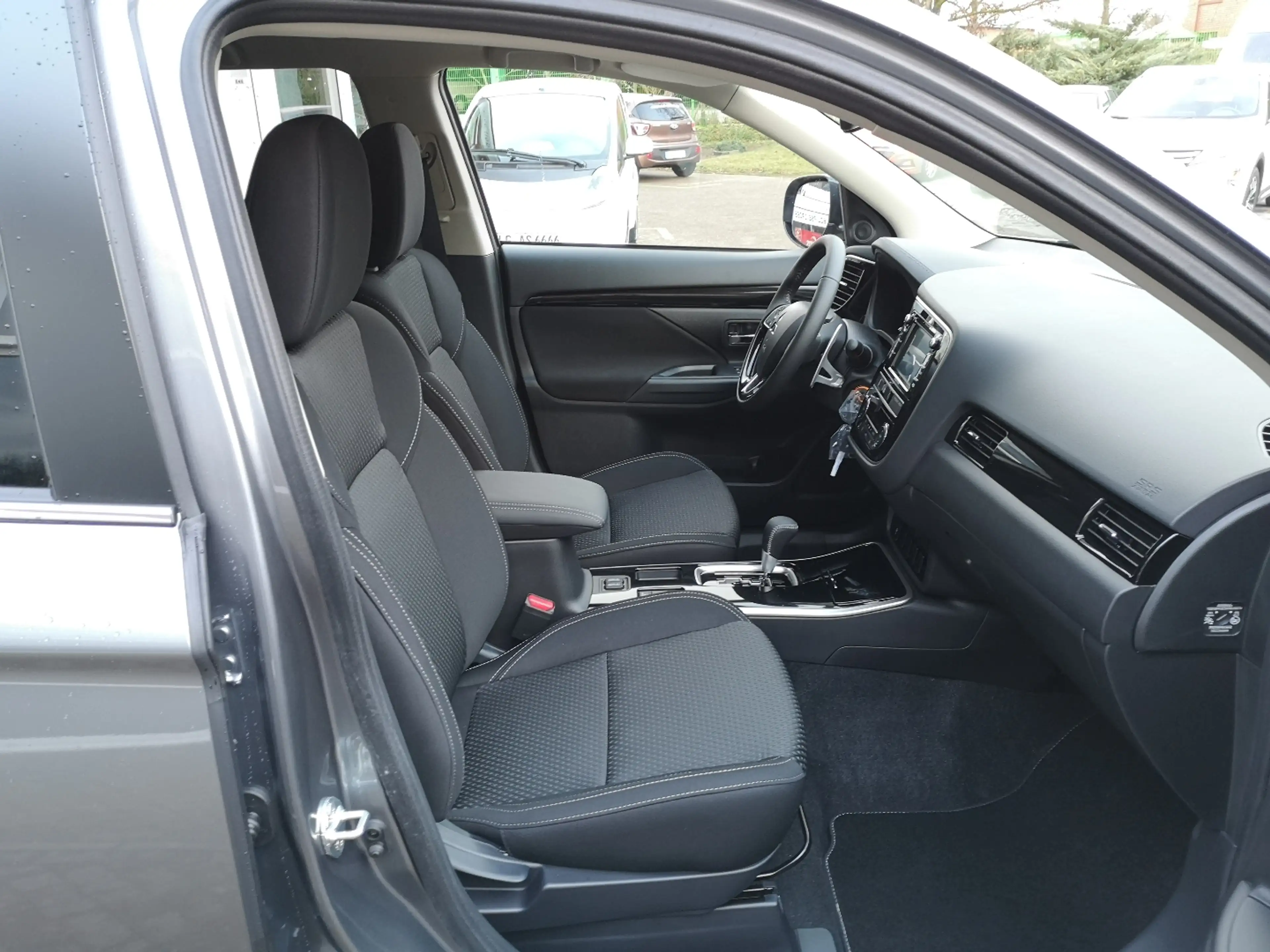 Mitsubishi Outlander Active 2.0 MIVEC ClearTec 2WD CVT — photo 11