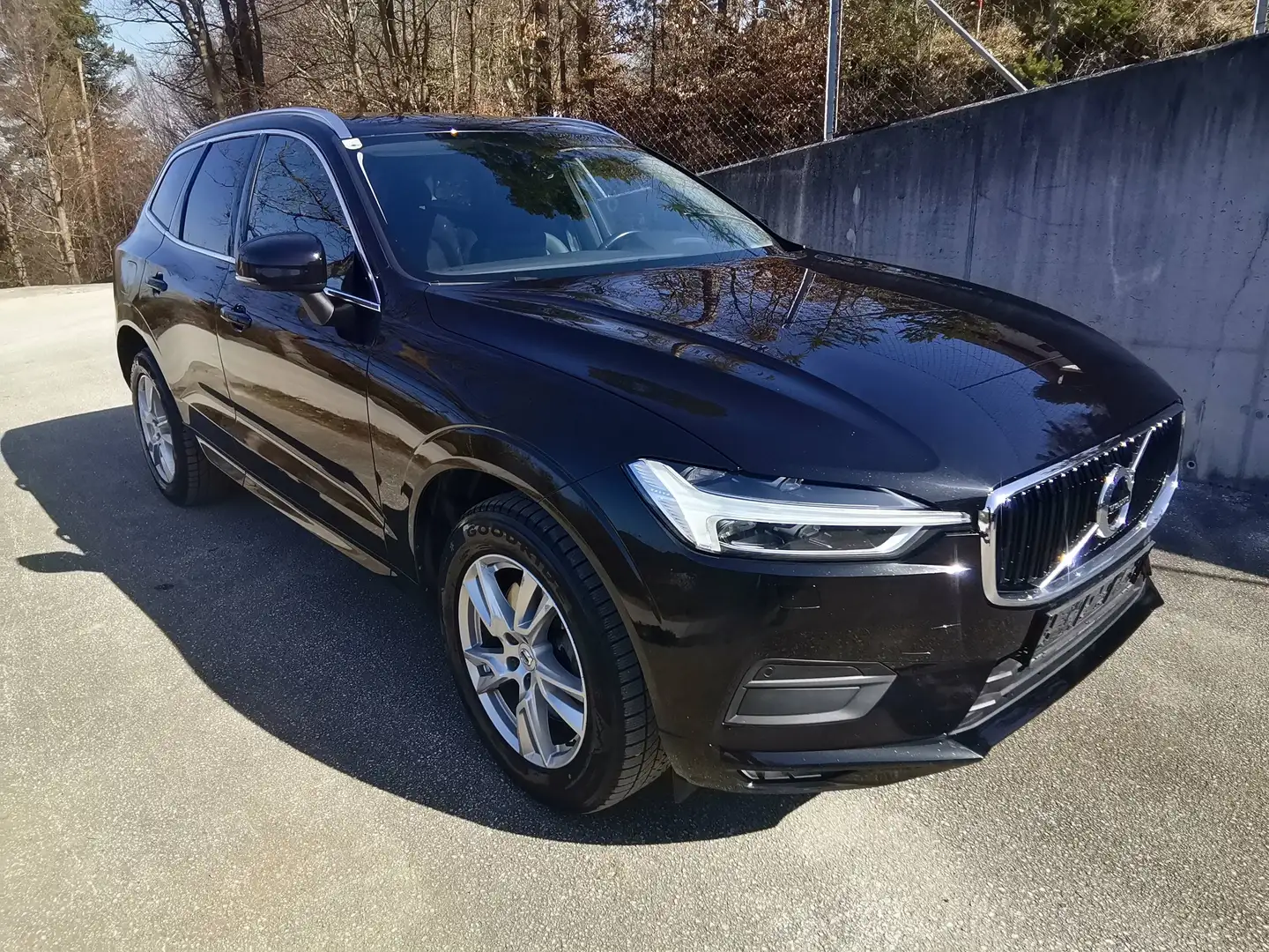 Volvo XC60 XC60 D4 Momentum Geartronic Momentum Schwarz - 1