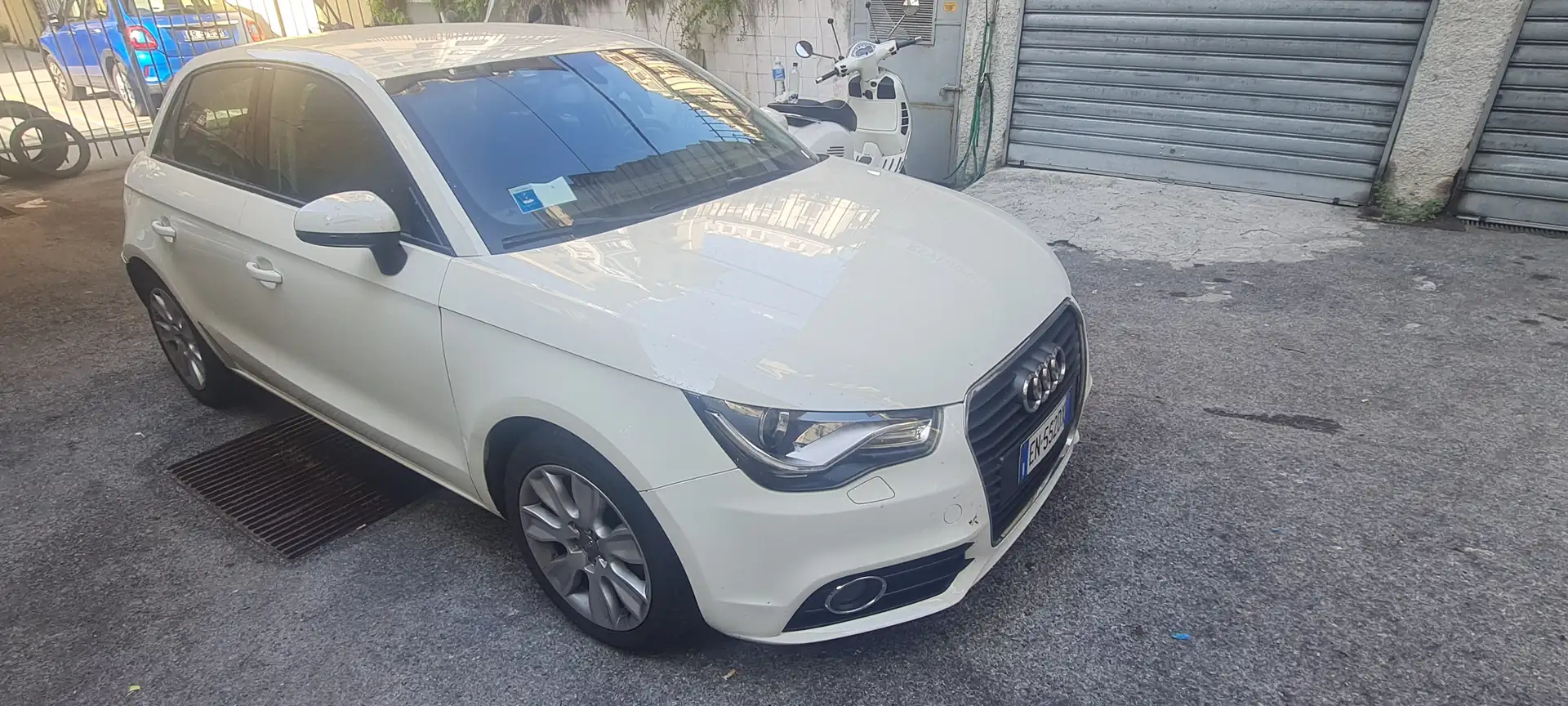 Audi A1 A1  Sportback 1.6 tdi Ambition 105cv Blanc - 1