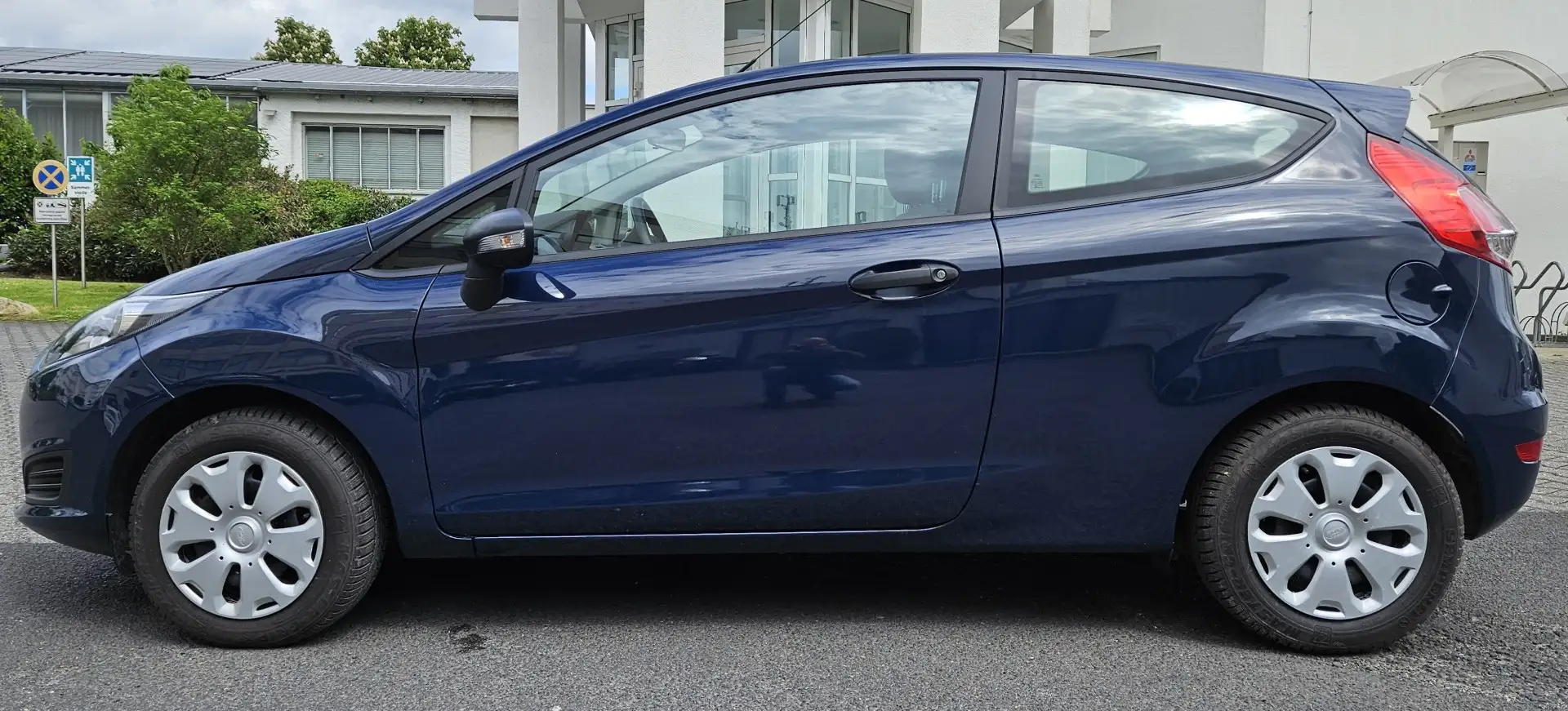 Ford Fiesta Ambiente Blau - 2
