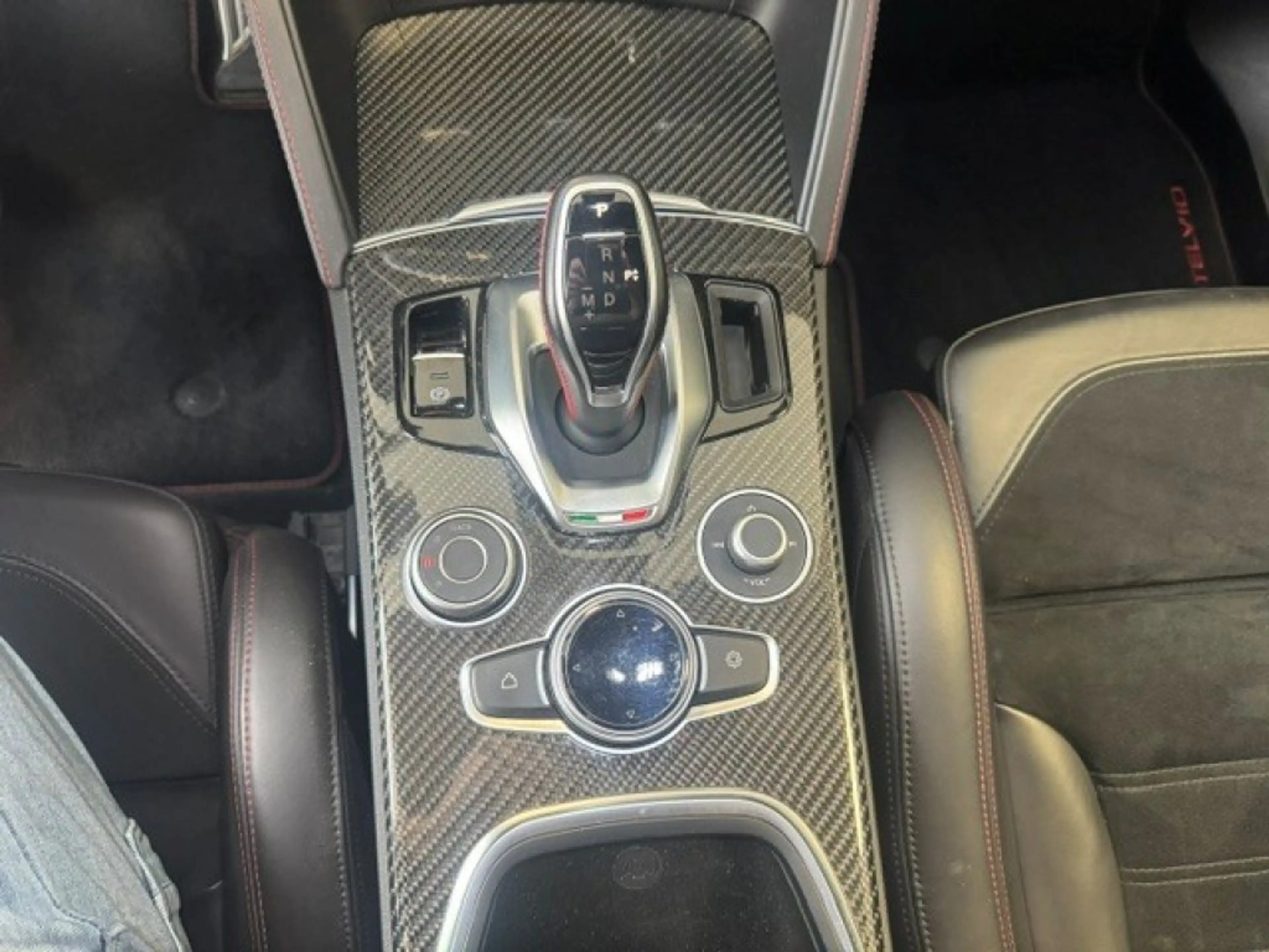 Alfa Romeo Stelvio 2.9 V6 AWD Quadrifoglio — photo 27