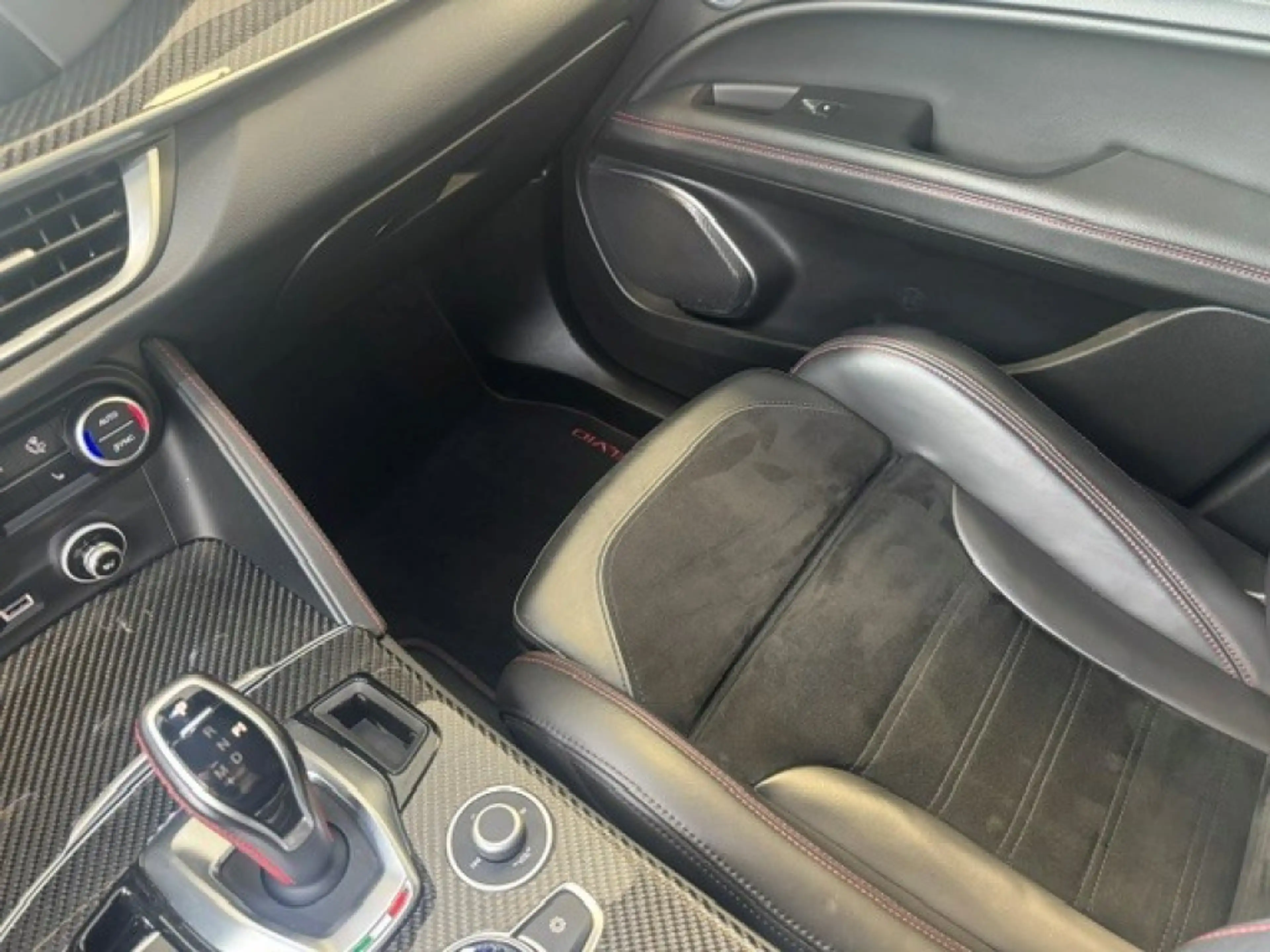 Alfa Romeo Stelvio 2.9 V6 AWD Quadrifoglio — photo 28