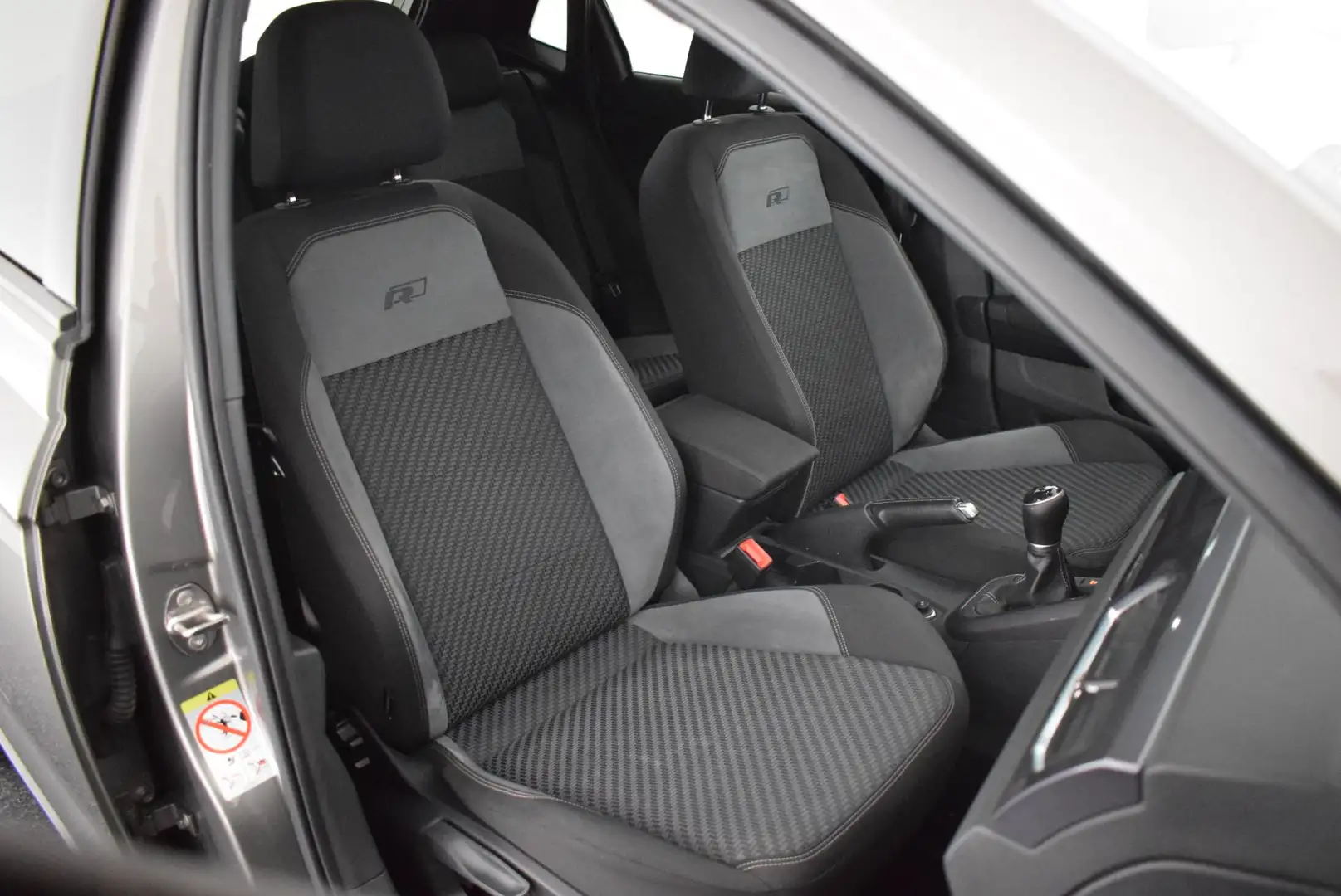 Volkswagen Polo 1.0 TSI 116pk H6 2x R-Line Beats Climate Control N Grey - 2