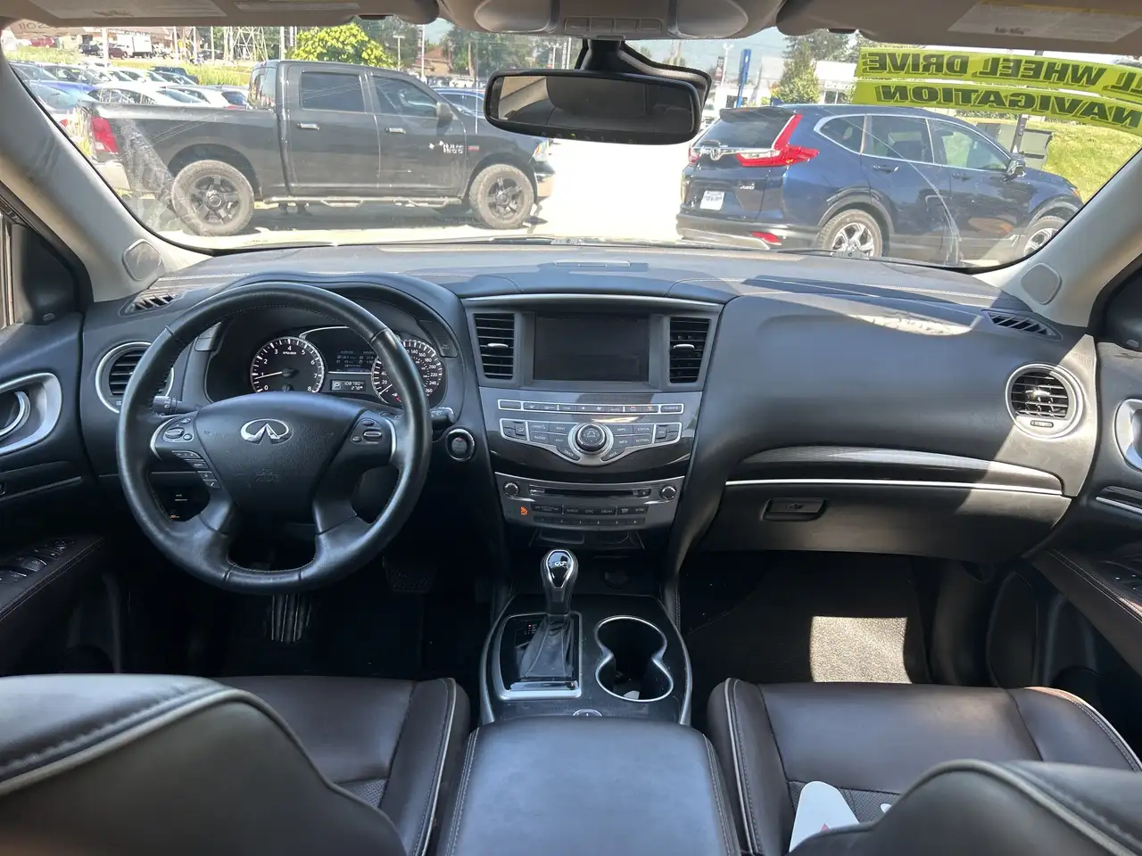 Infiniti QX60 снимка Infiniti QX60