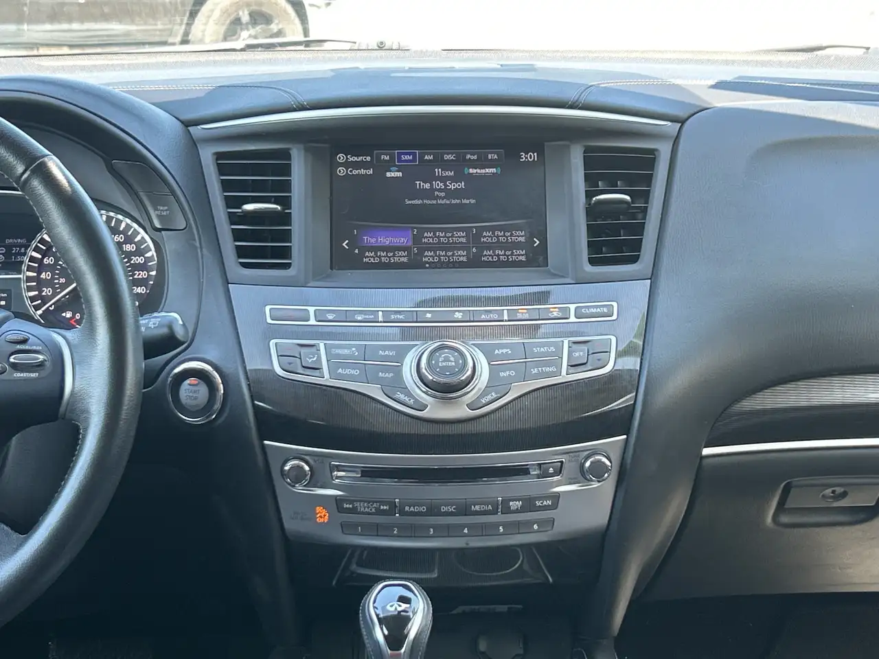 Infiniti QX60 снимка Infiniti QX60