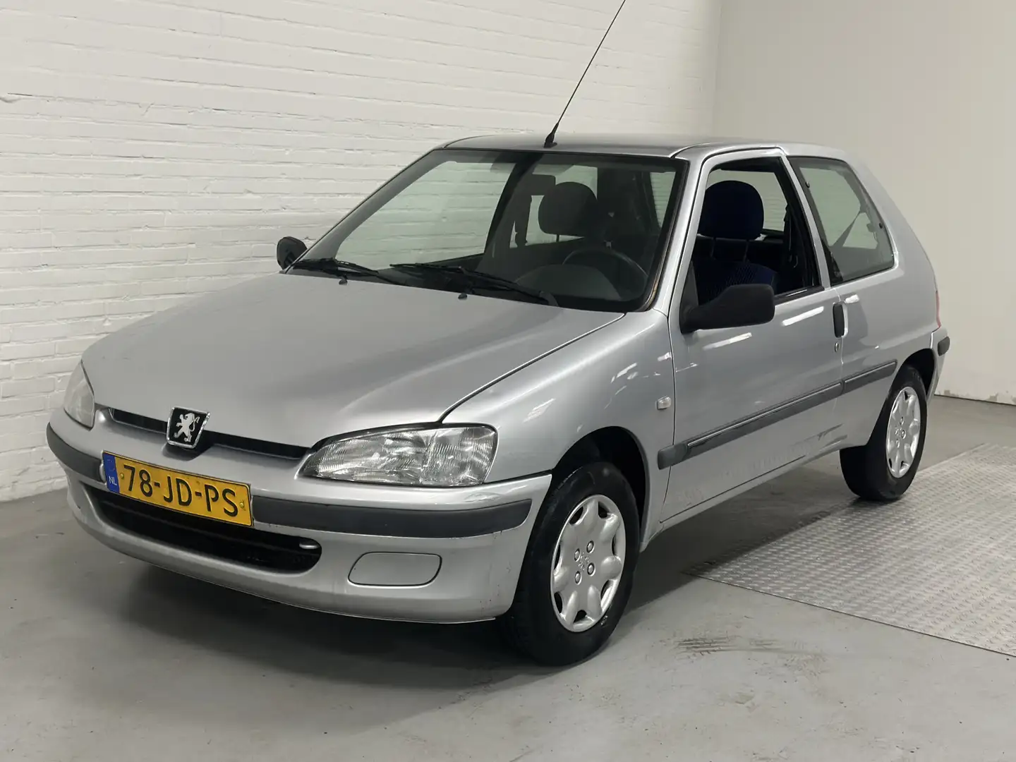 Peugeot 106 1.1 XR Nette auto lage km:133589 Grigio - 1