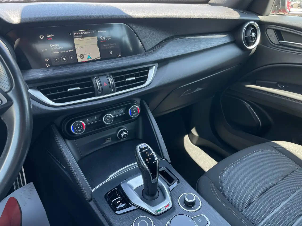 Alfa Romeo Stelvio 2022 — фото 11