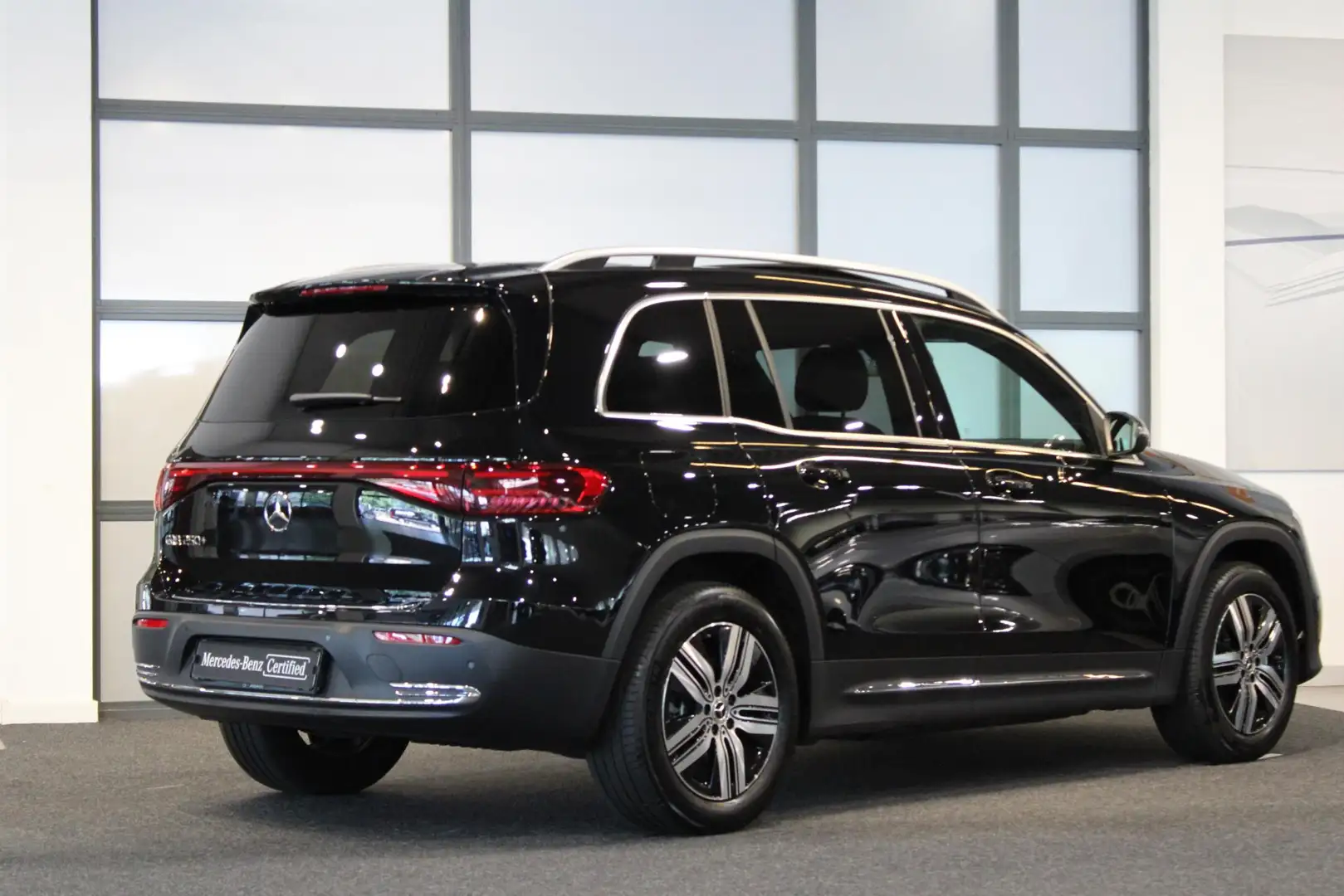 Mercedes-Benz EQB 250 250+ Business Line 71 kWh Panorama dak Zwart - 2