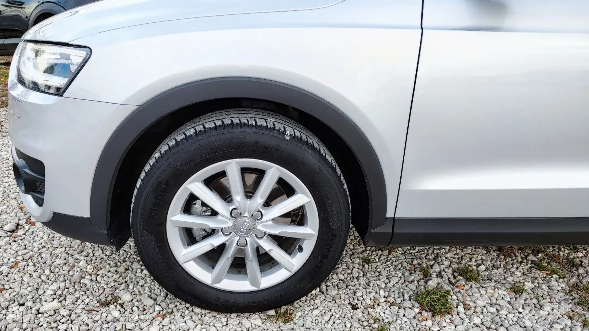 Audi Q3 2.0 TDI - Xenon* Navi* Sportsitze*TOP Zustand Silber - 2