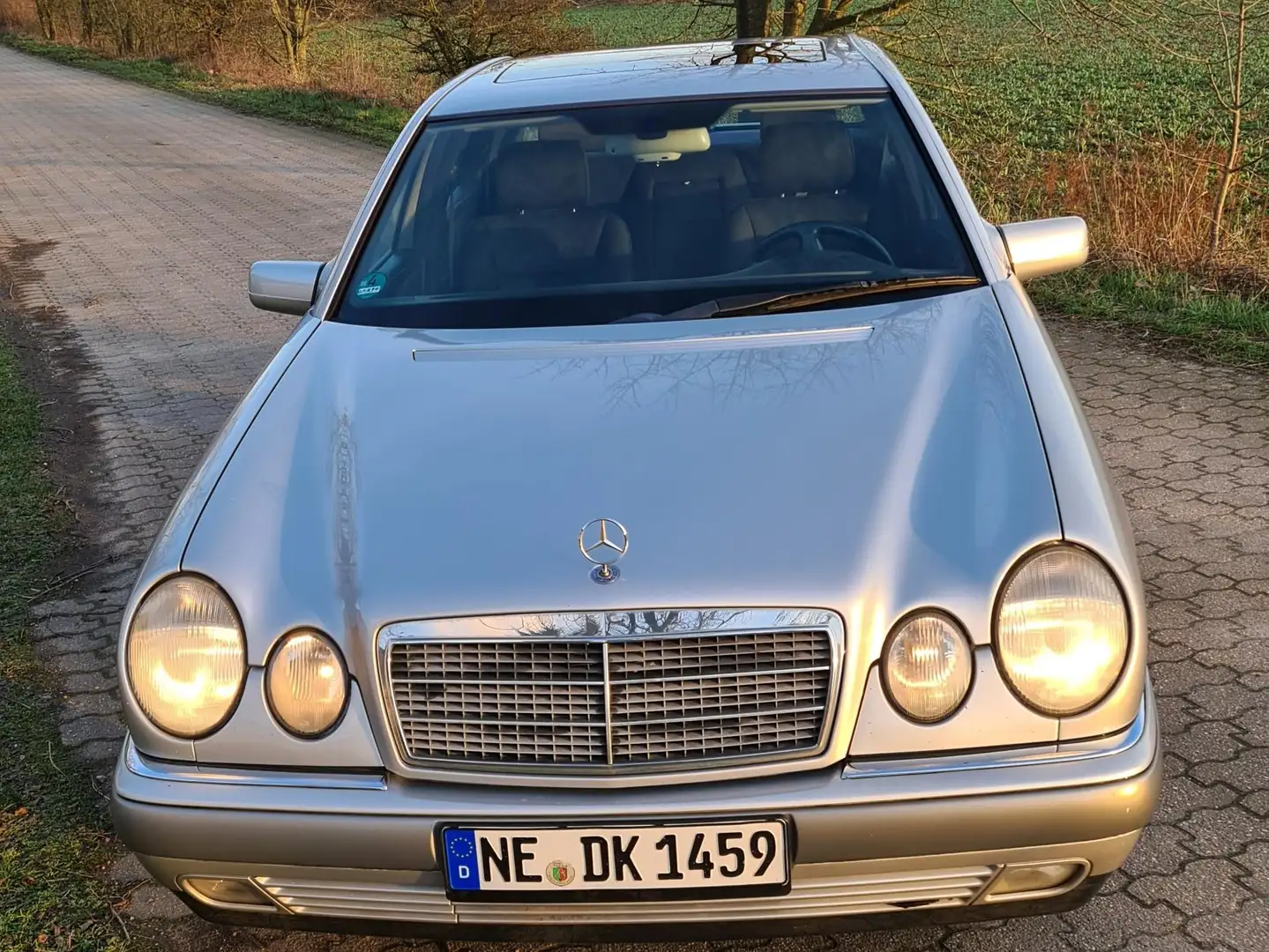 Mercedes-Benz E 320 E 320 Elegance Srebrny - 2