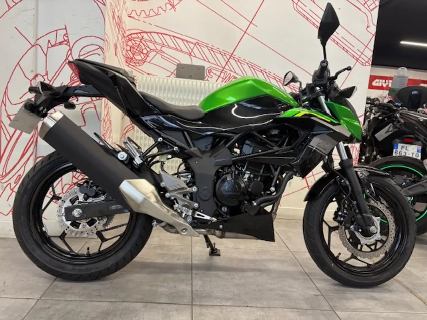Kawasaki Z 125 Verde - 2