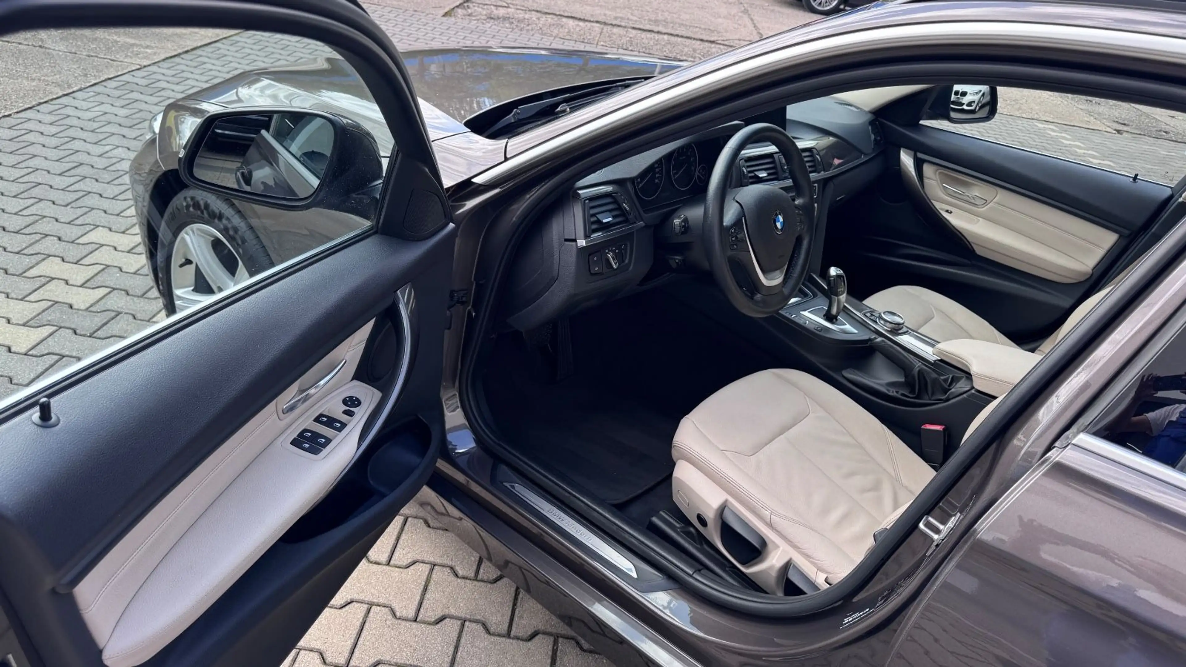 BMW 320 i Tour Xenon NaviProf Autom Kam Leder — photo 11