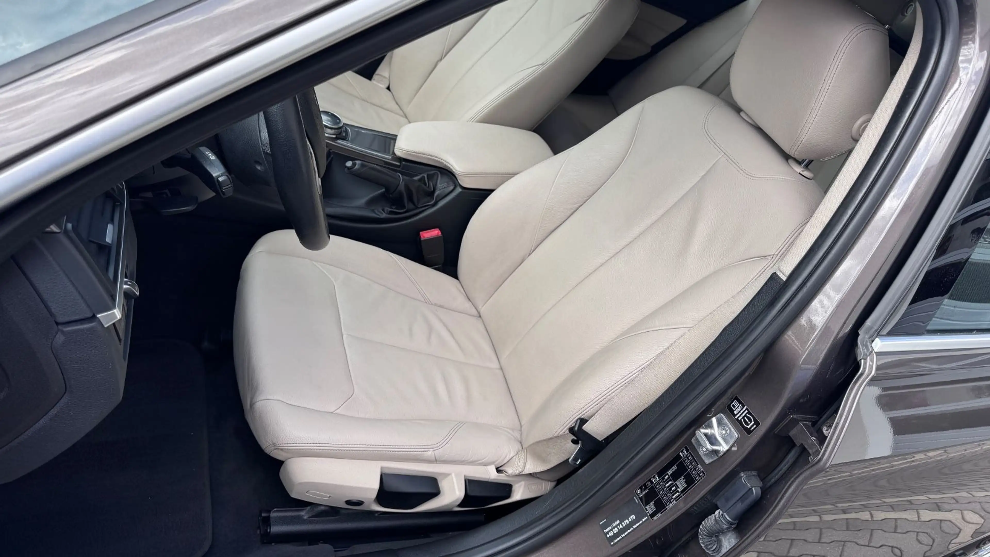 BMW 320 i Tour Xenon NaviProf Autom Kam Leder — photo 12