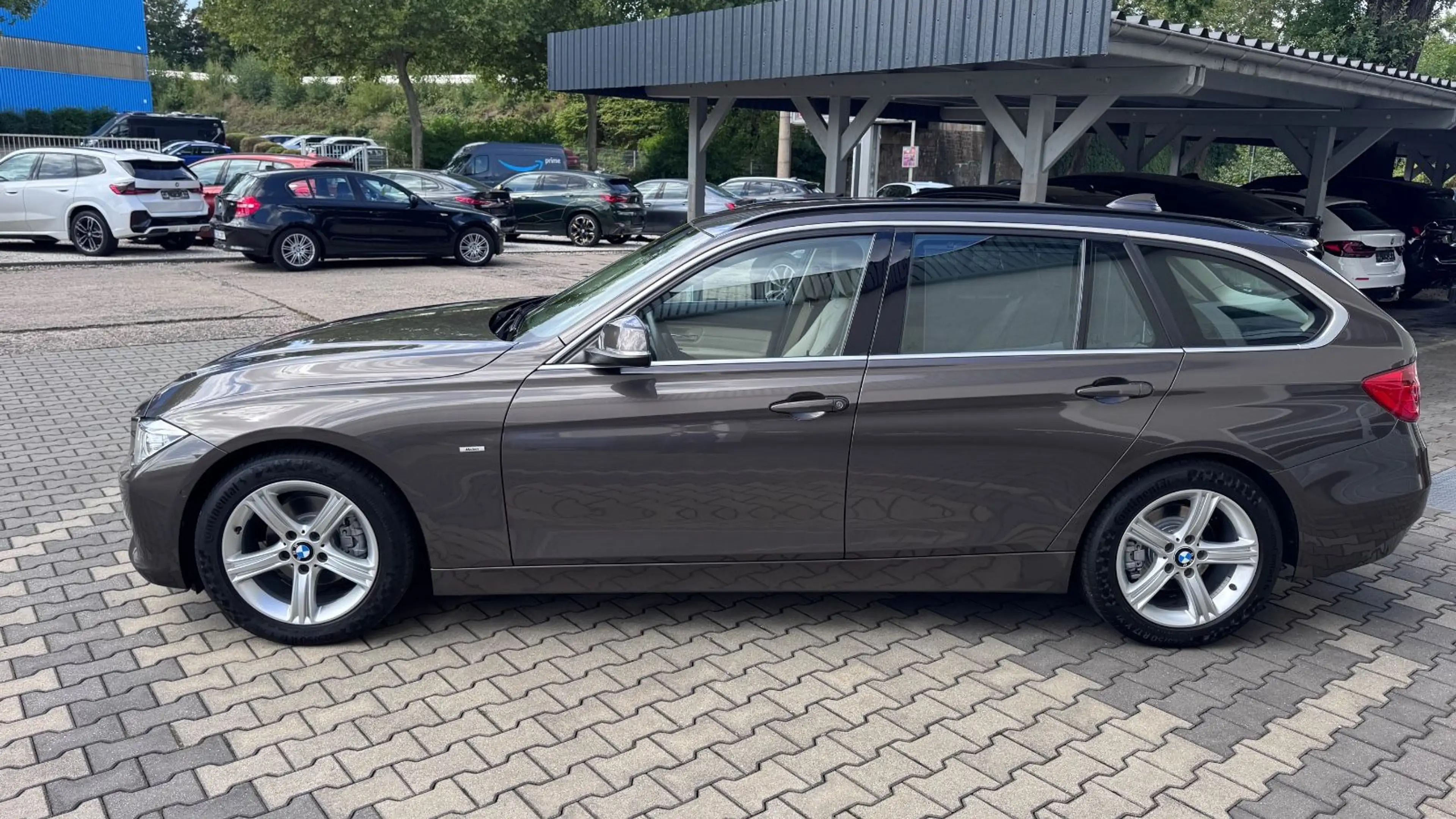 BMW 320 i Tour Xenon NaviProf Autom Kam Leder — photo 3