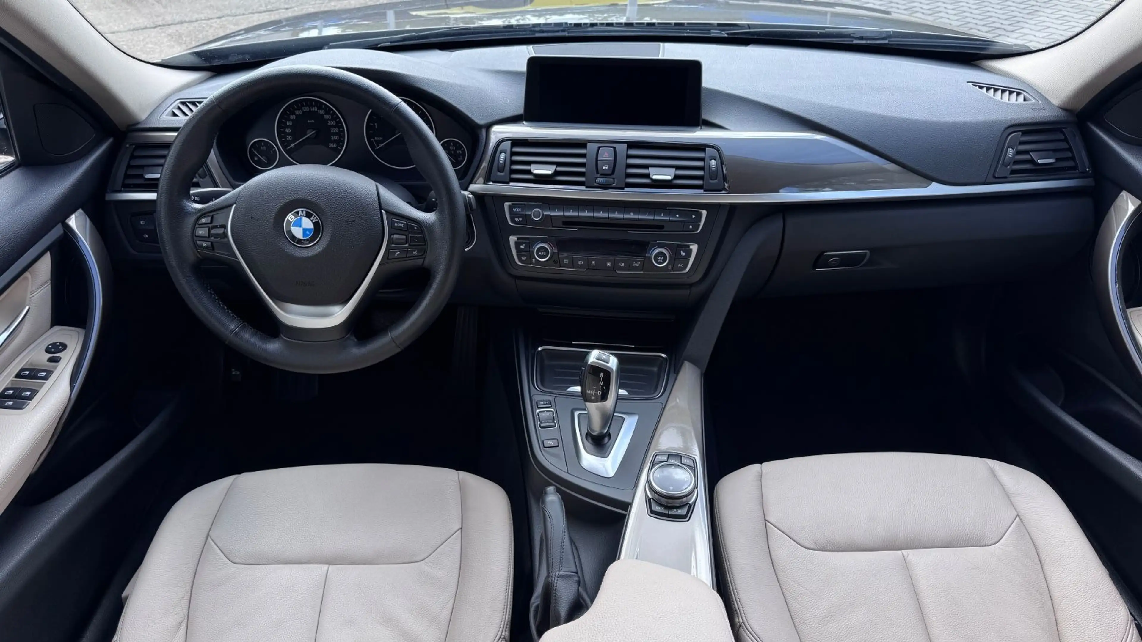 BMW 320 i Tour Xenon NaviProf Autom Kam Leder — photo 10