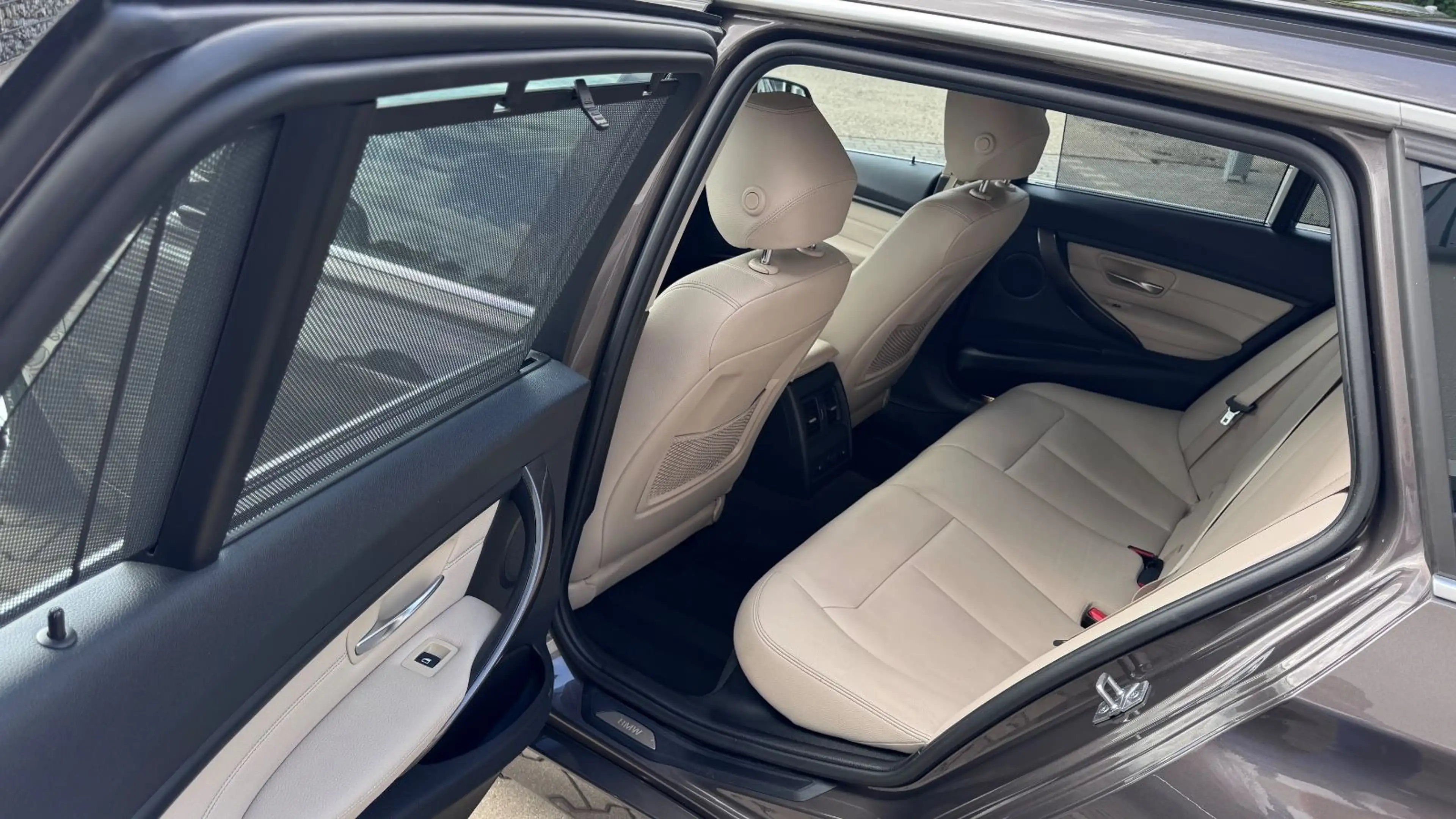BMW 320 i Tour Xenon NaviProf Autom Kam Leder — photo 9