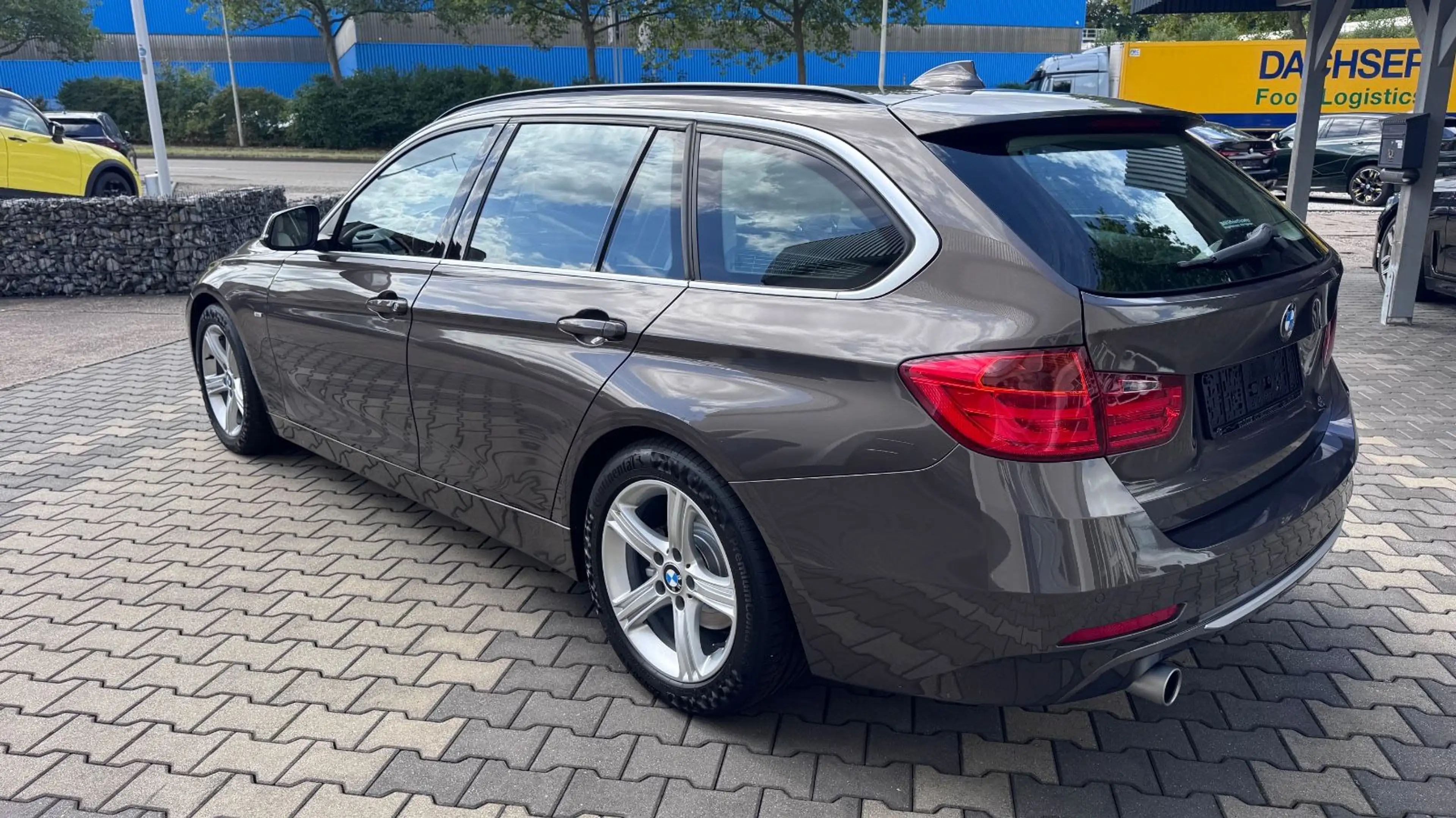 BMW 320 i Tour Xenon NaviProf Autom Kam Leder — photo 4