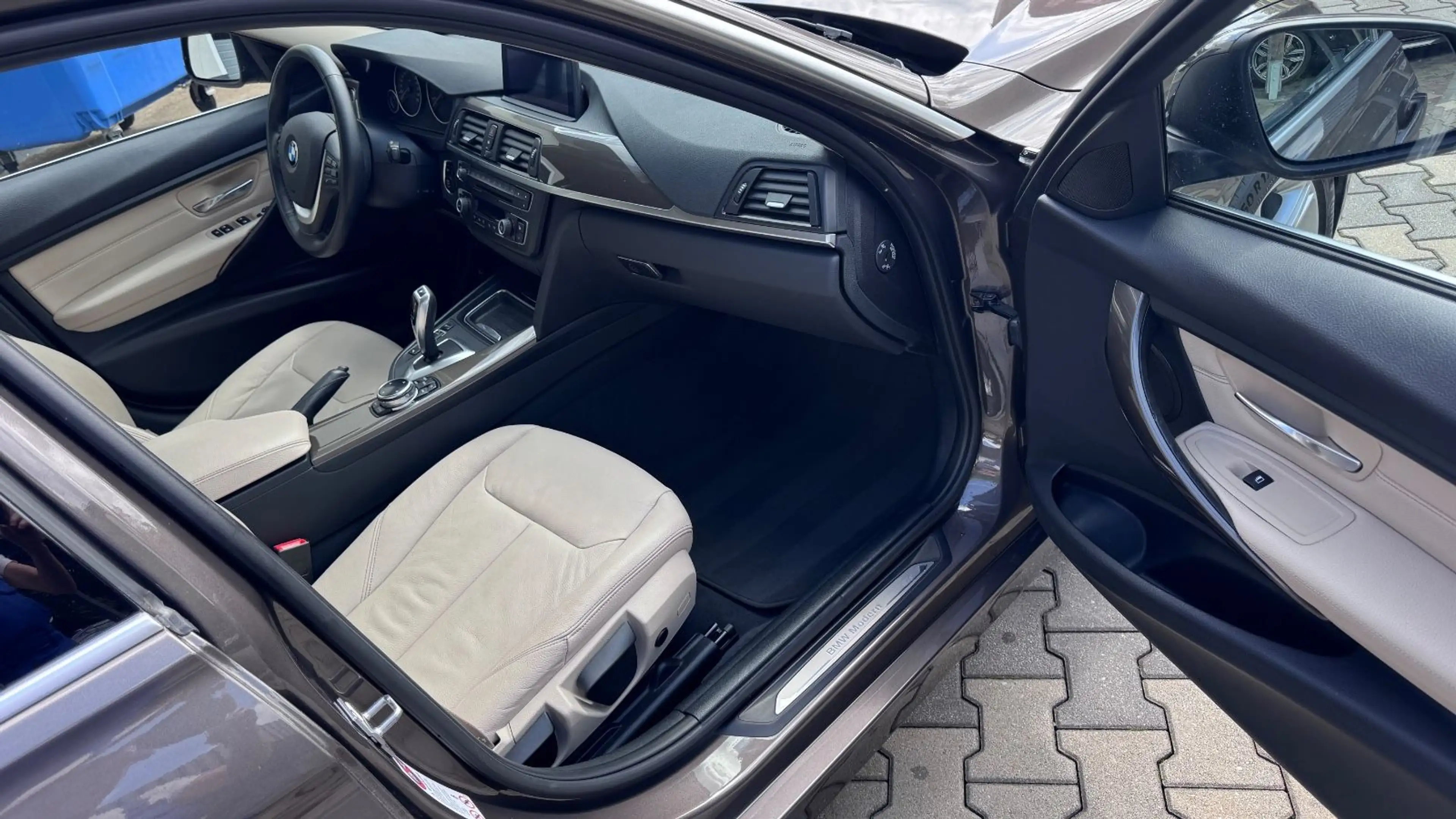 BMW 320 i Tour Xenon NaviProf Autom Kam Leder — photo 7