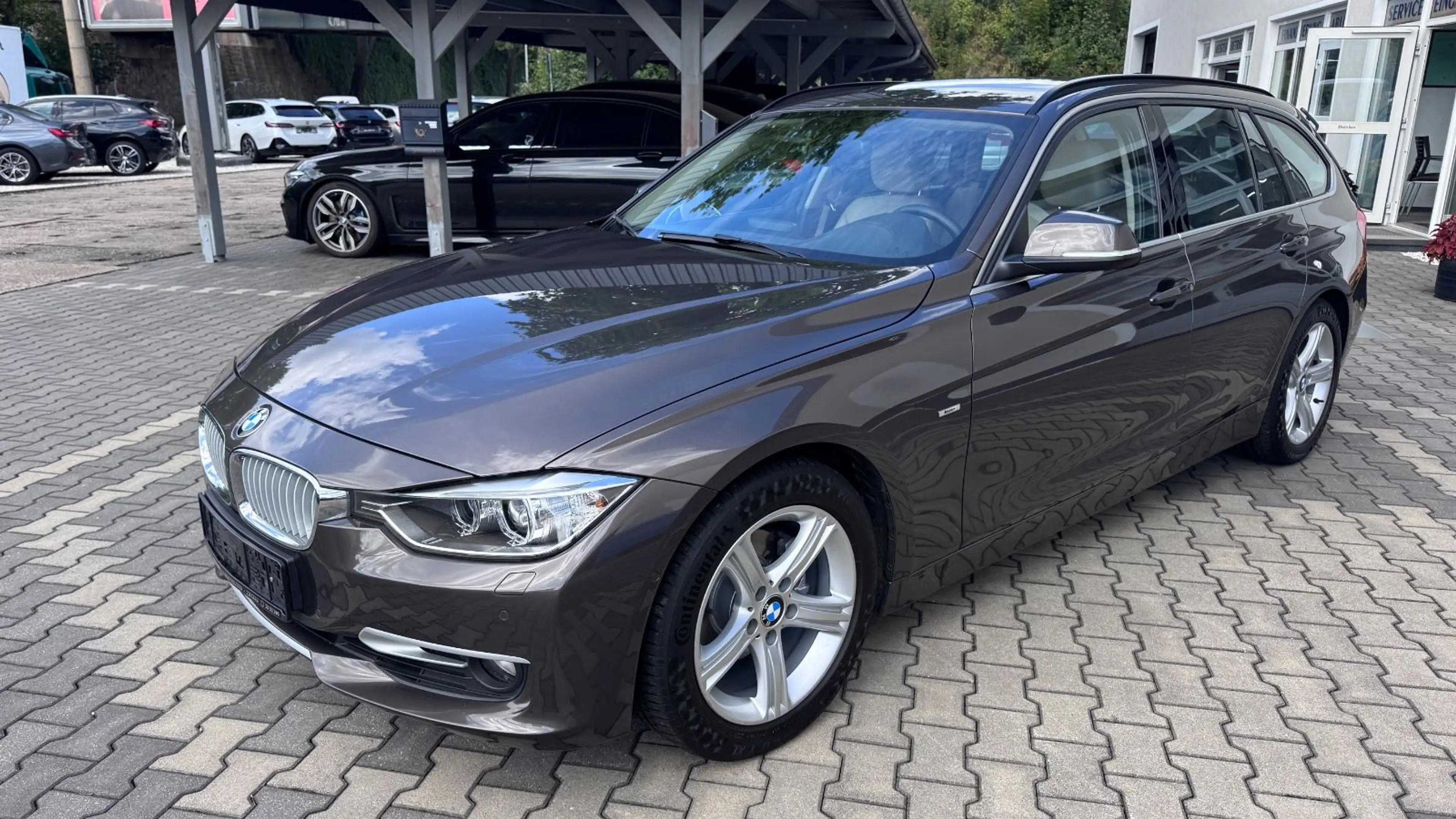 BMW 320 i Tour Xenon NaviProf Autom Kam Leder — photo 2