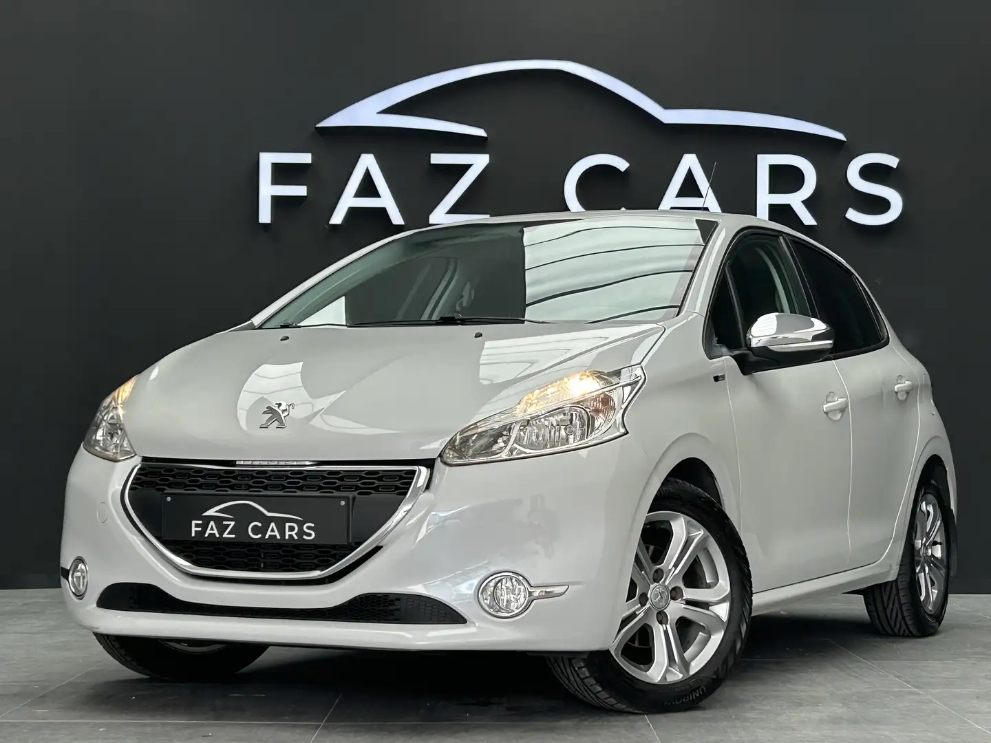 Peugeot 208 * Réservé * White - 1