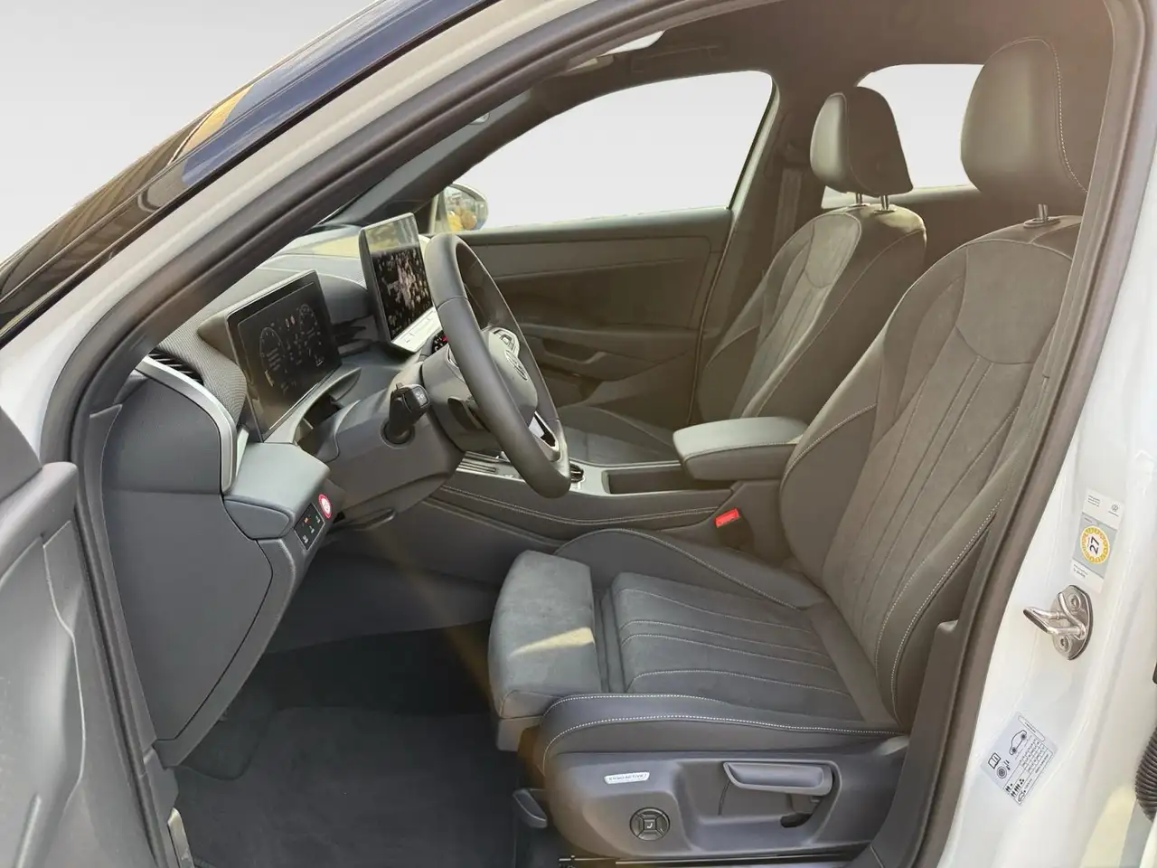 Volkswagen T-Roc 1,5 eTSI DSG Style IQ.Drive LED HUD Navi 9