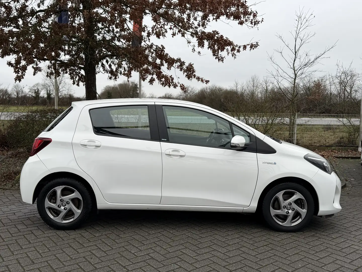 Toyota Yaris Edition-S Hybrid*Automatik*Navi*Kamera*Scheckheft Weiß - 2