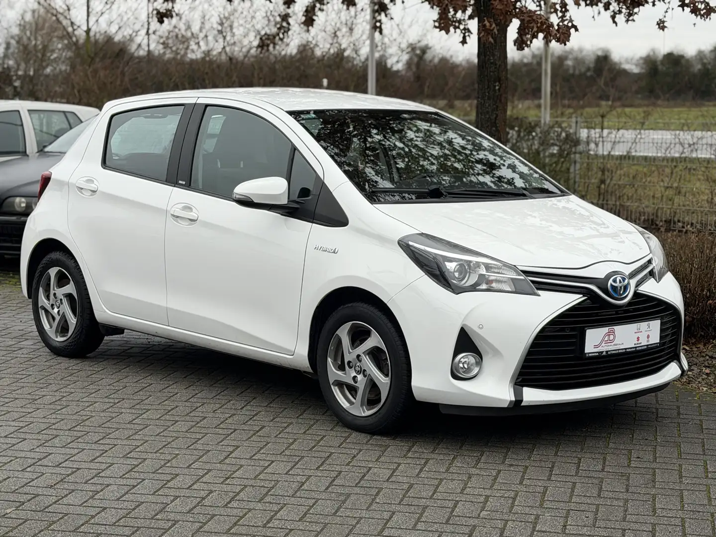 Toyota Yaris Edition-S Hybrid*Automatik*Navi*Kamera*Scheckheft Weiß - 1