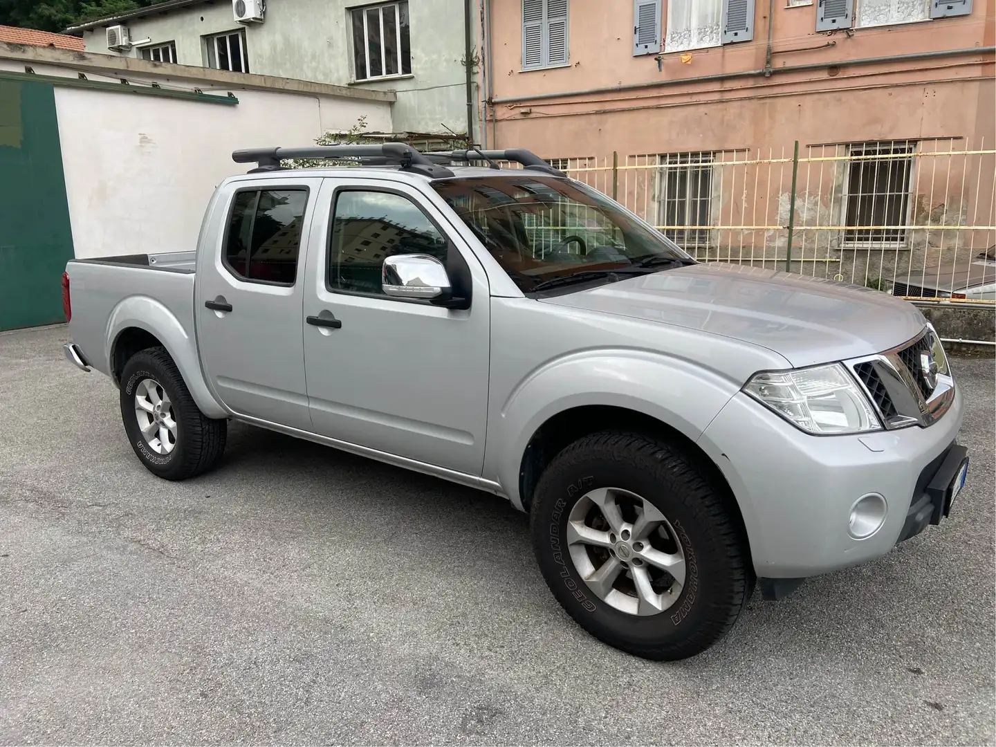 Nissan Navara Navara II 2010 2.5 dci d.cab LE Argento - 1