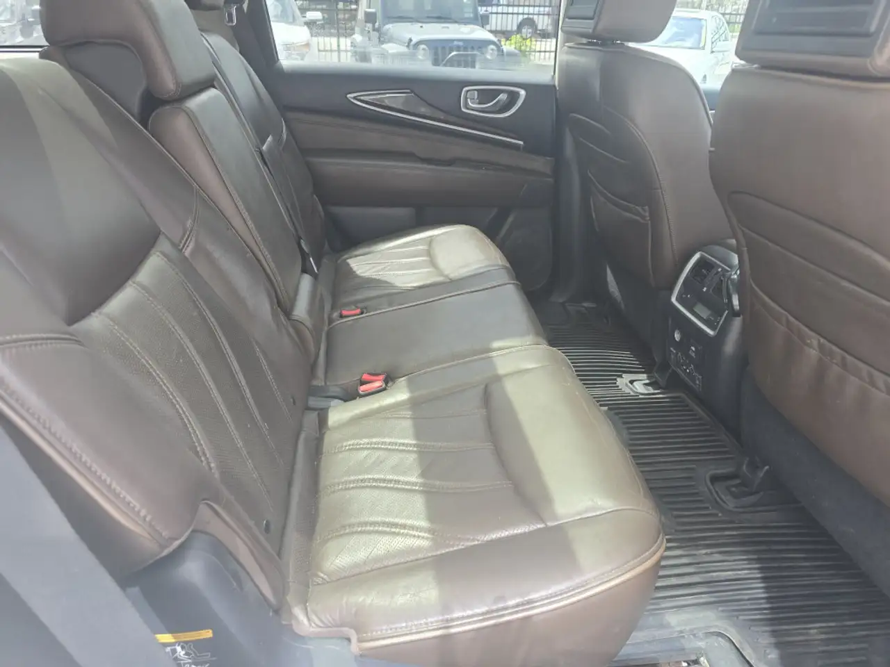 Infiniti JX35 снимка Infiniti JX35
