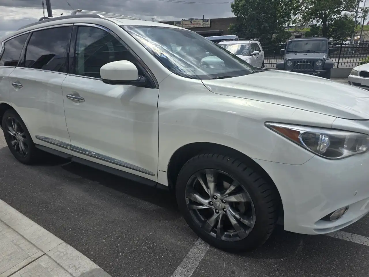 Infiniti JX35 снимка Infiniti JX35