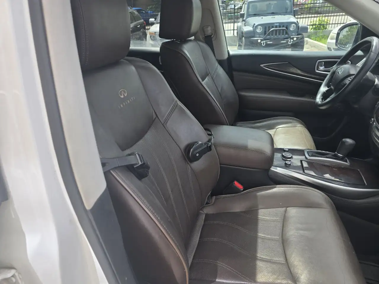 Infiniti JX35 снимка Infiniti JX35