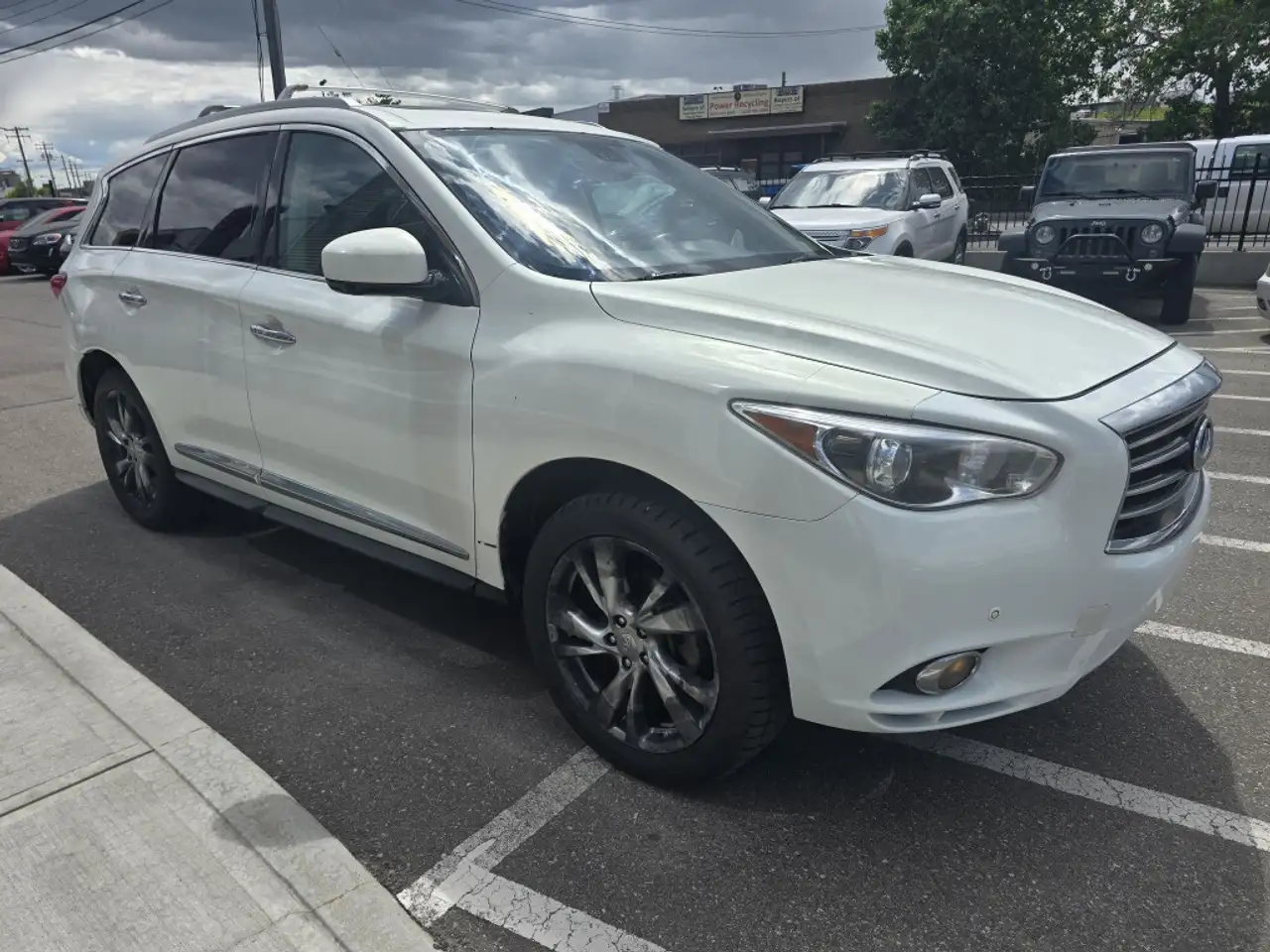 Infiniti JX35 снимка Infiniti JX35