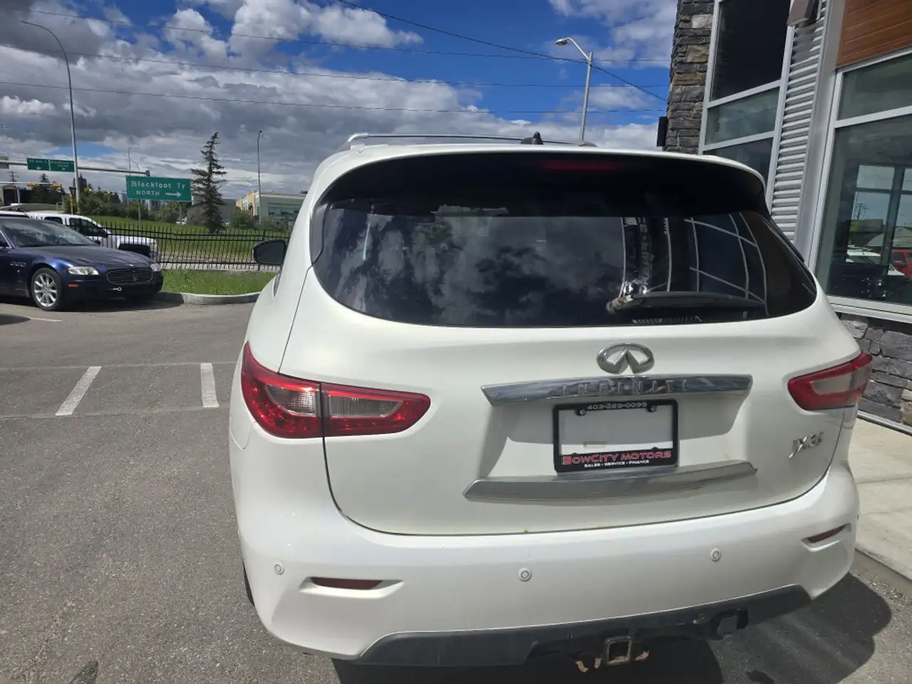 Infiniti JX35 снимка Infiniti JX35