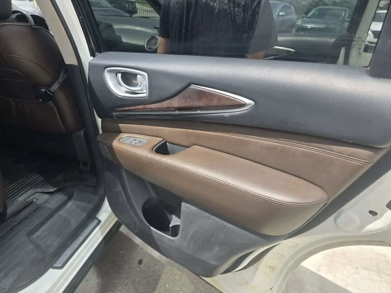 Infiniti JX35 снимка Infiniti JX35