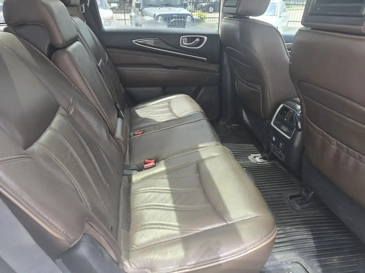 Infiniti JX35 снимка Infiniti JX35
