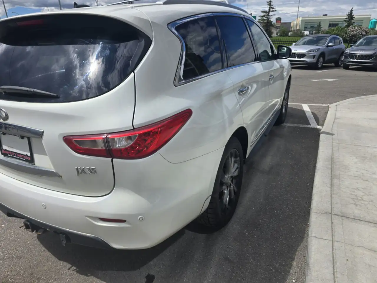 Infiniti JX35 снимка Infiniti JX35
