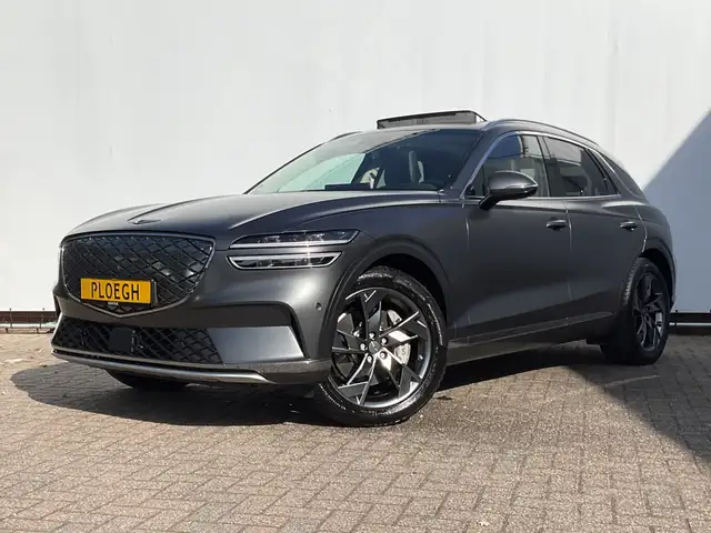 Genesis GV70 view 11