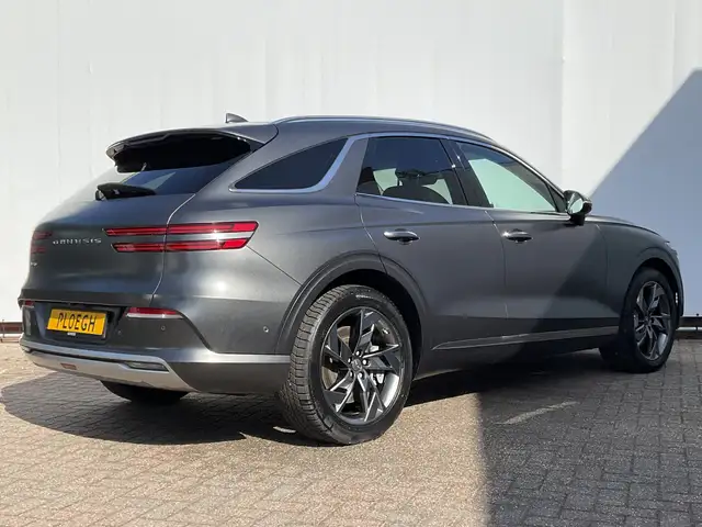 Genesis GV70 view 12