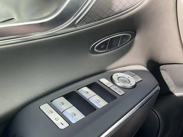 Genesis GV70 view 15